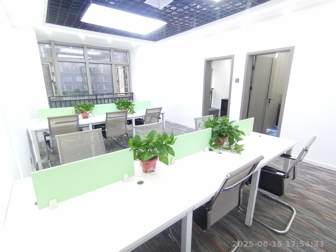 奥克斯广场  1室1厅1卫    4500.0元/月 奥克斯广场  1室1厅1卫    4500.0元/月室内图1