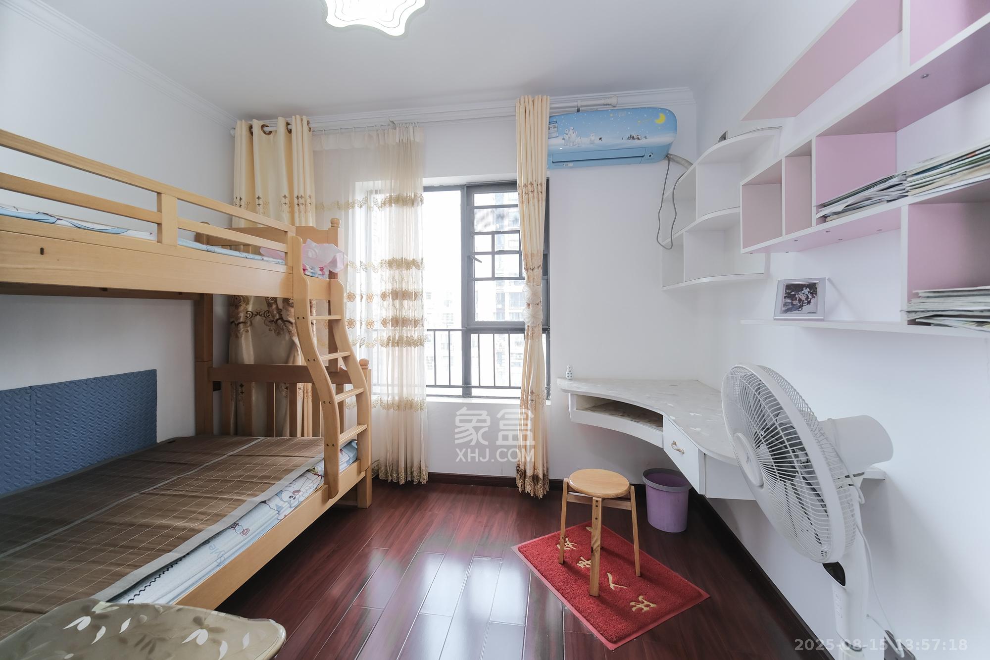 三一街区 3室2厅2卫 78.0万 三一街区 3室2厅2卫 78.0万卧室