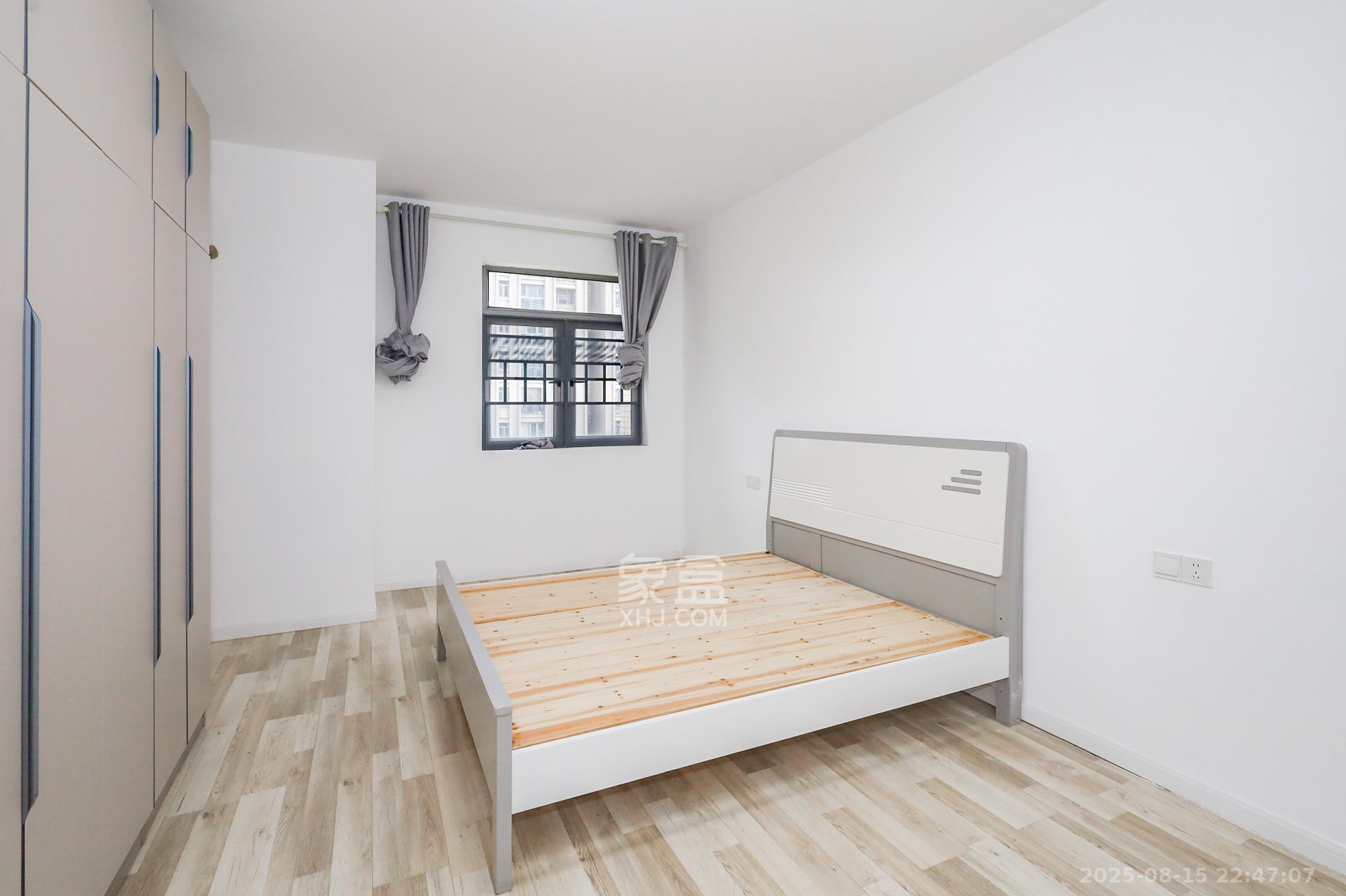 八方小区C区  4室2厅2卫    498.0万 八方小区C区  4室2厅2卫    498.0万卧室