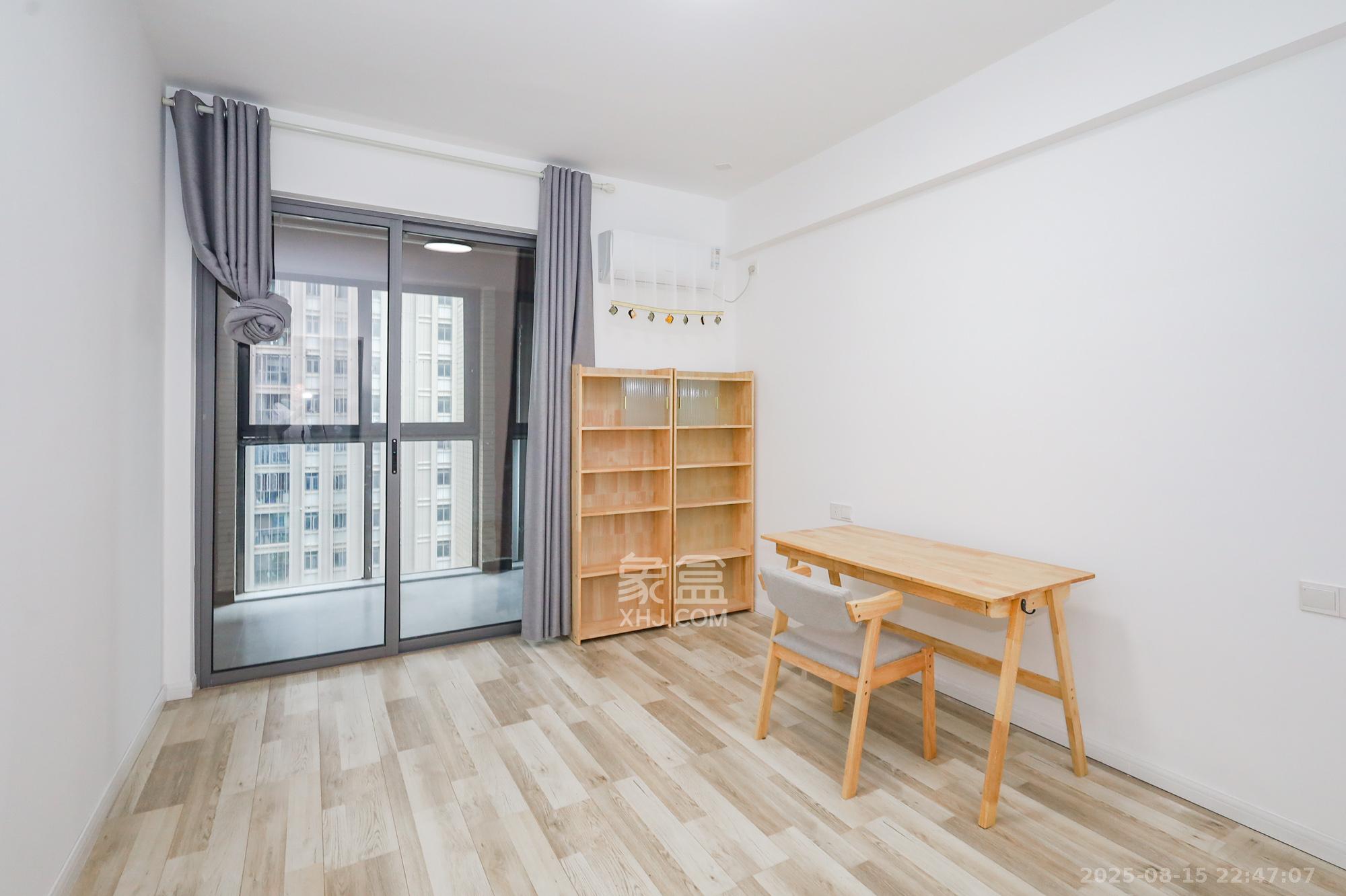 八方小区C区  4室2厅2卫    498.0万 八方小区C区  4室2厅2卫    498.0万卧室