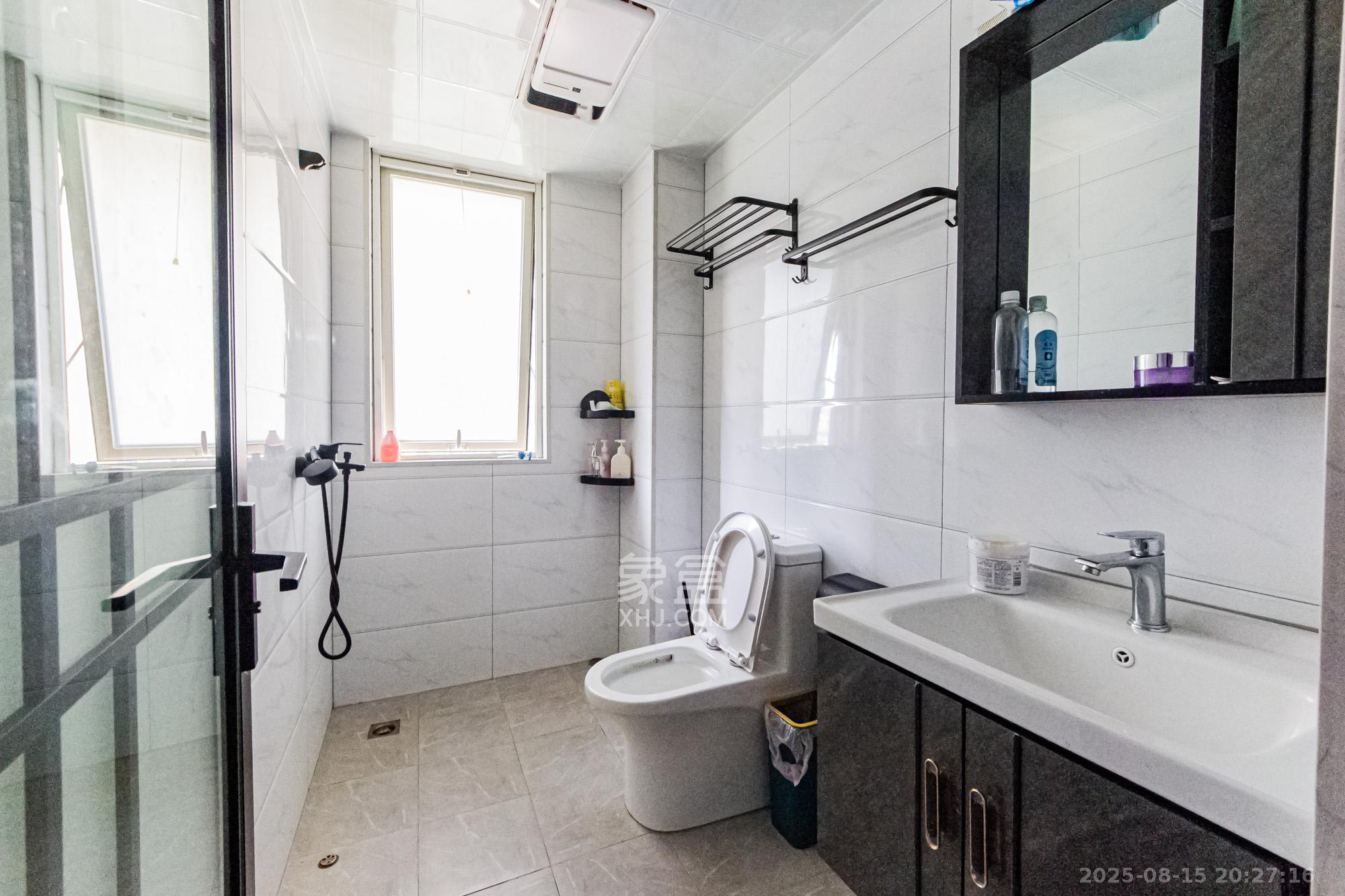 北辰三角洲E7区  3室2厅2卫    165.0万 北辰三角洲E7区  3室2厅2卫    165.0万卫生间