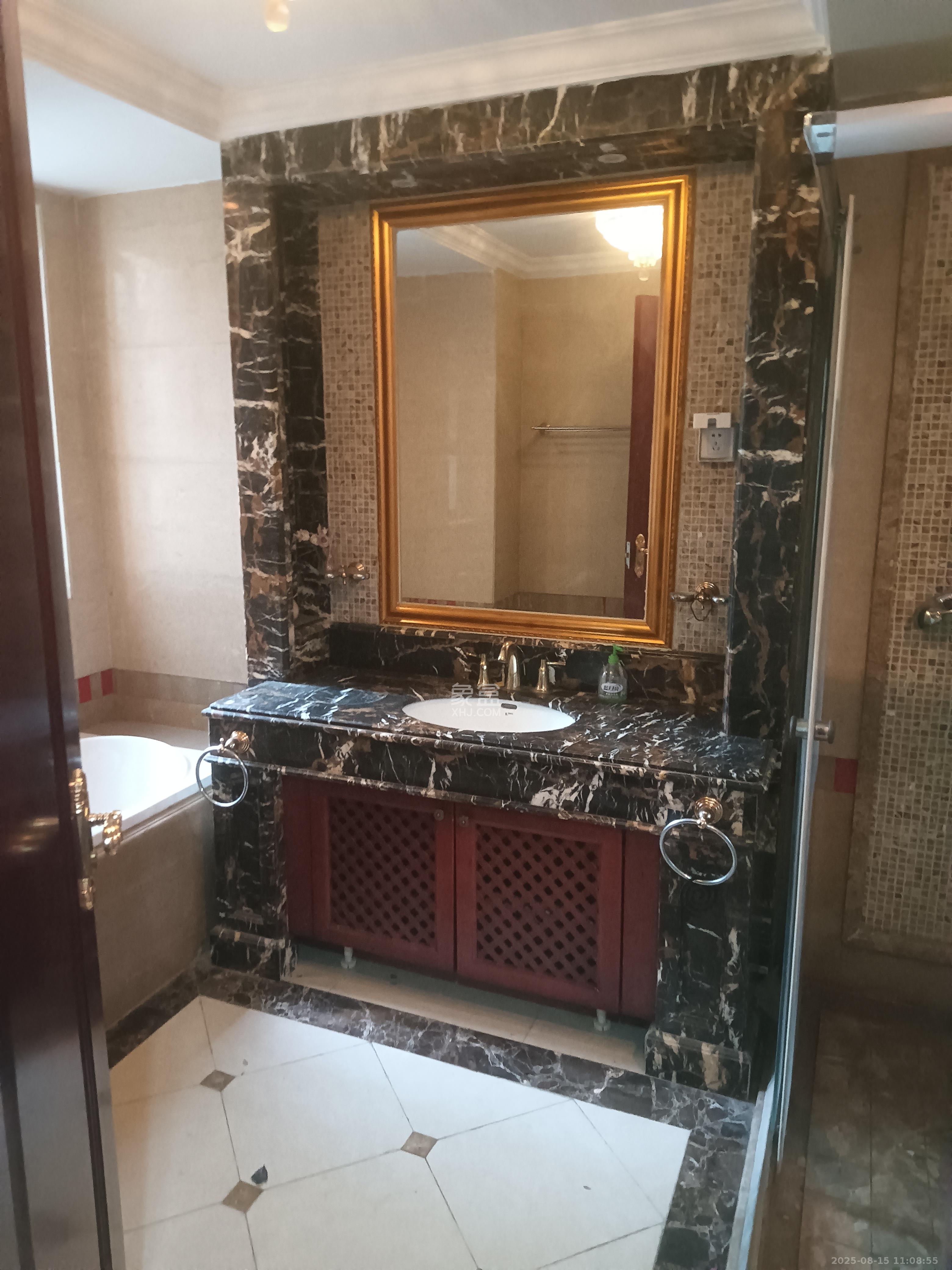 恒大雅苑 5室2厅1卫 5000.0元/月 恒大雅苑 5室2厅1卫 5000.0元/月室内图