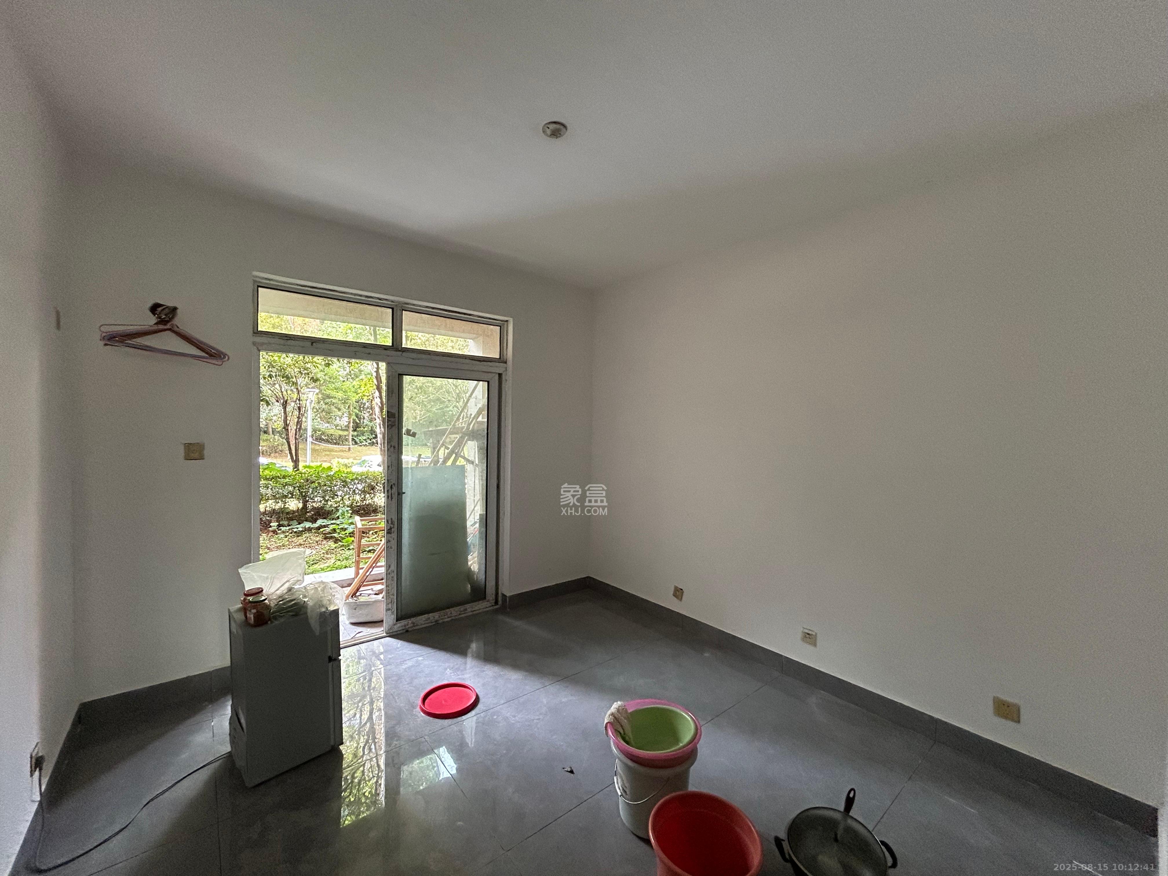 山水湾 4室2厅2卫 2200.0元/月 山水湾 4室2厅2卫 2200.0元/月室内图