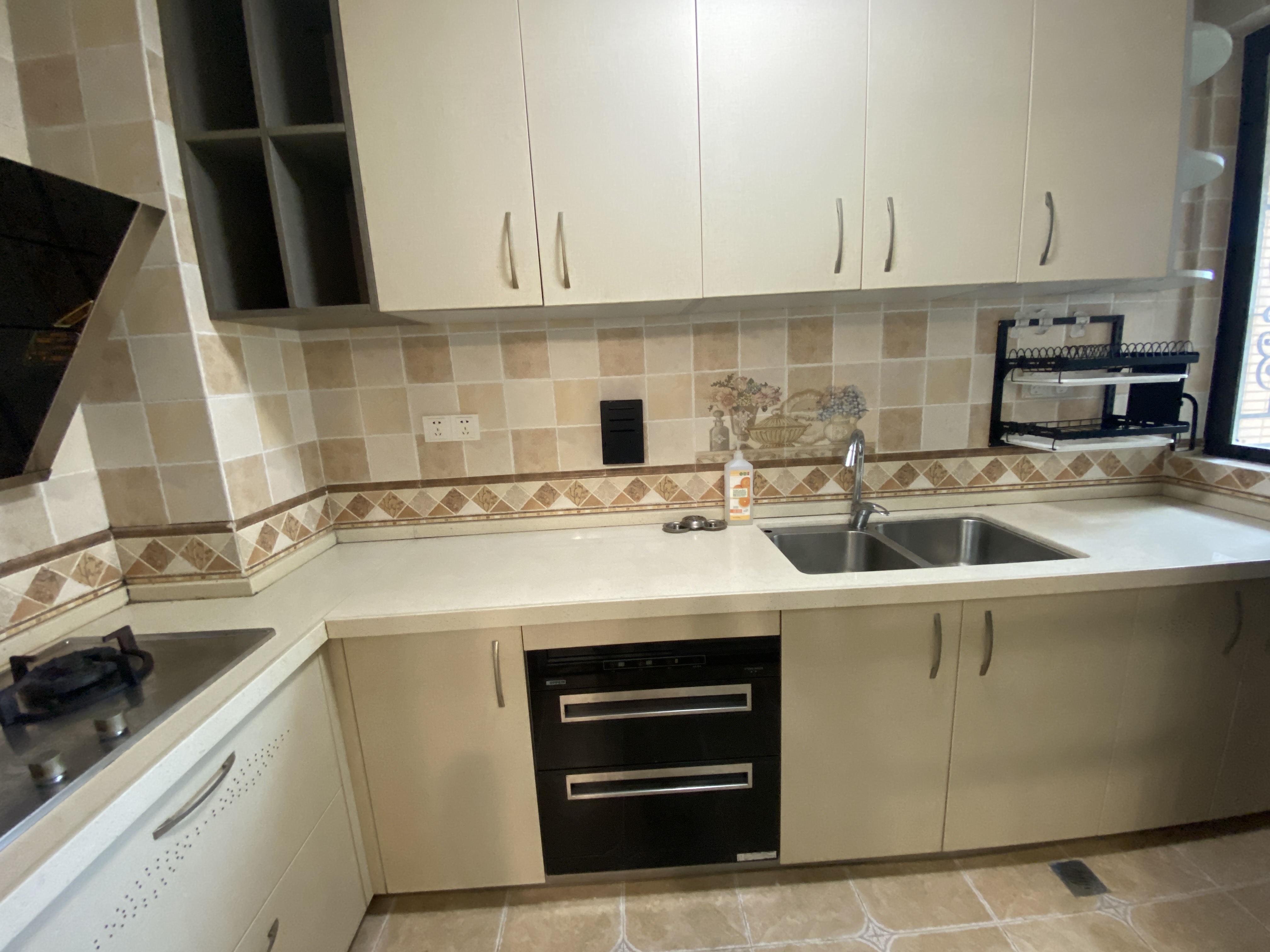 江畔人家 2室1厅1卫 2500.0元/月 江畔人家 2室1厅1卫 2500.0元/月室内图