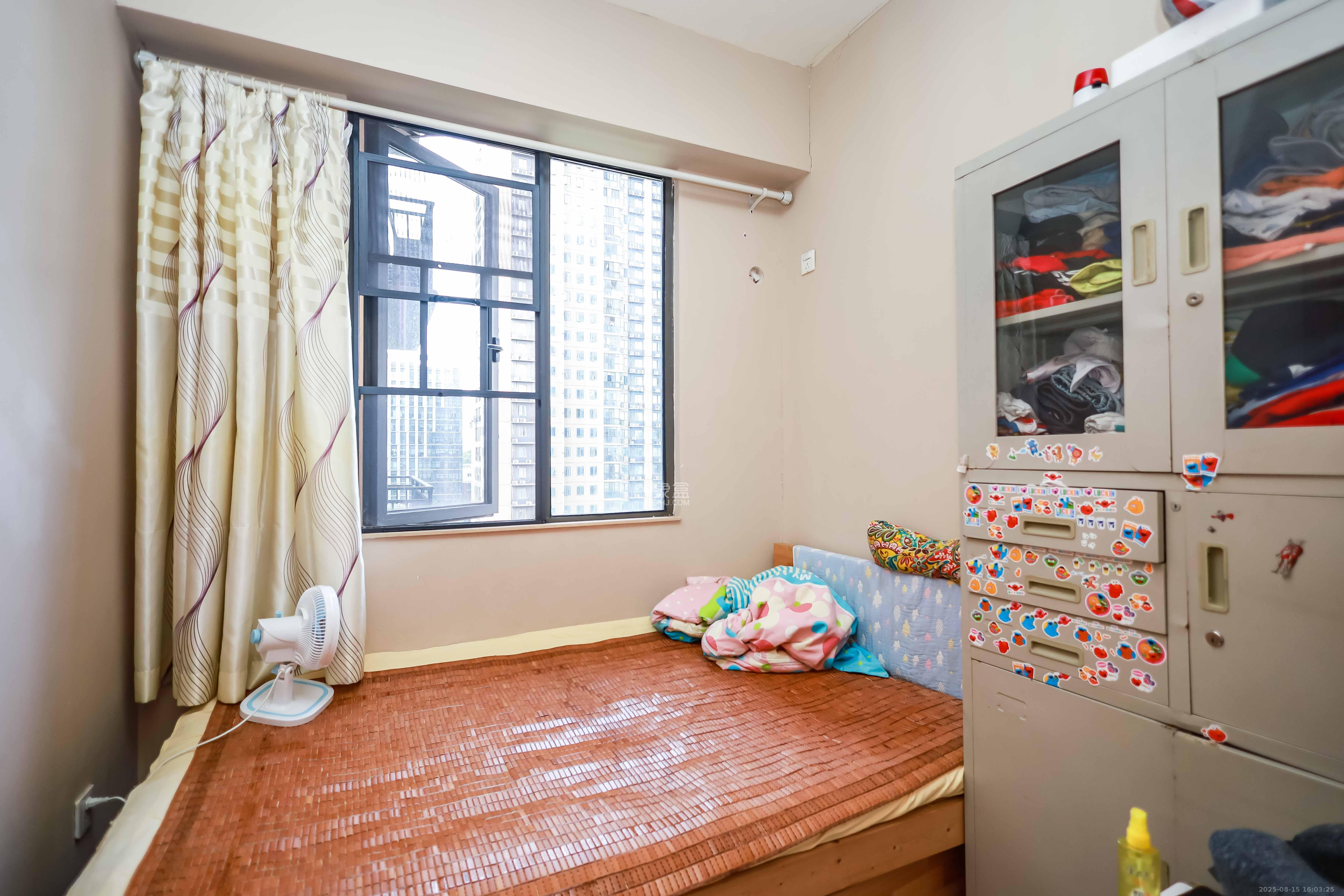 麓谷小镇  3室2厅1卫    53.8万卧室