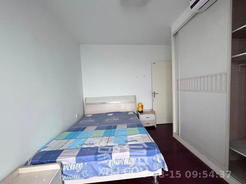 三一街区  3室2厅2卫    1800.0元/月室内图