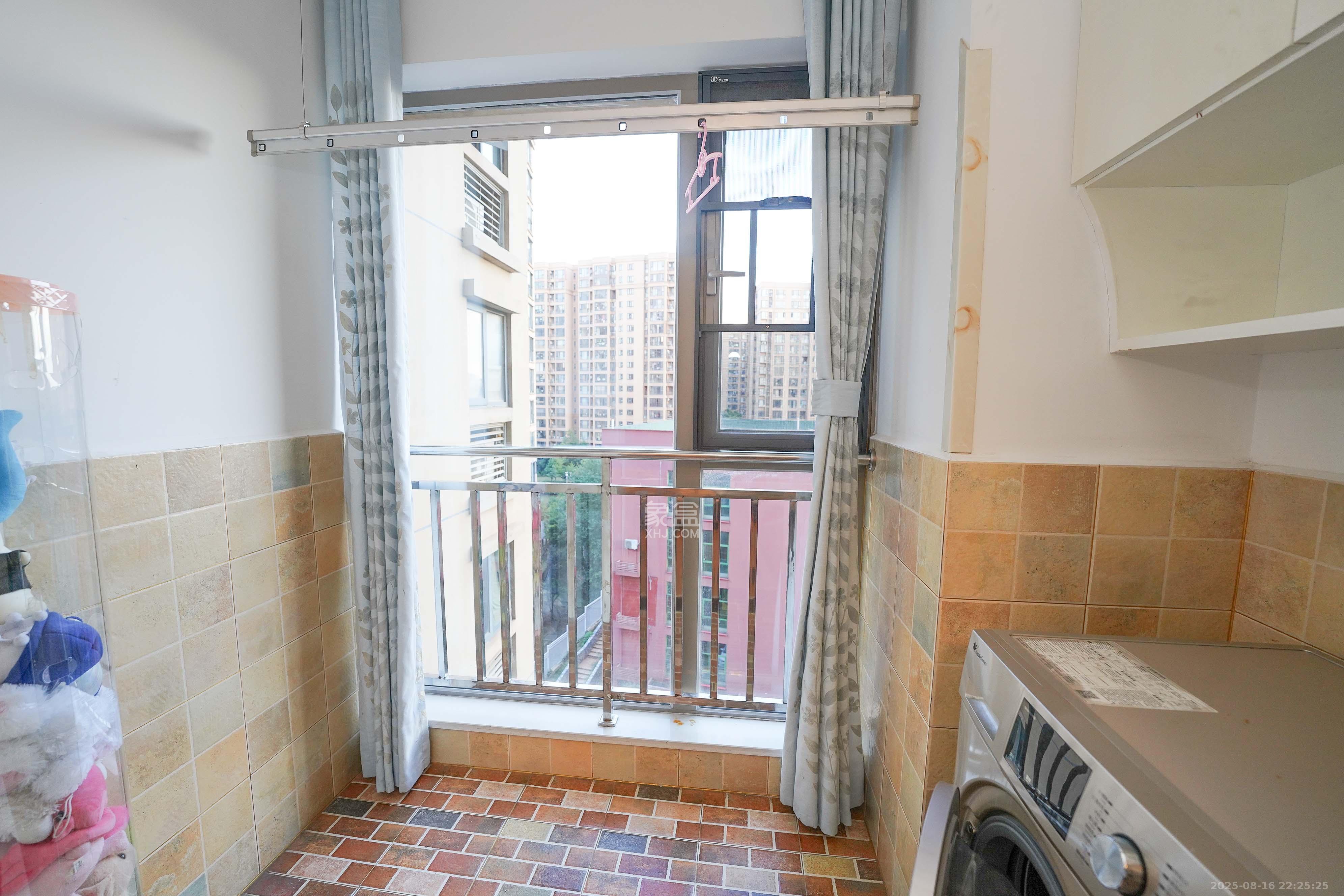 怡海星城  3室2厅1卫    60.0万 怡海星城  3室2厅1卫    60.0万阳台