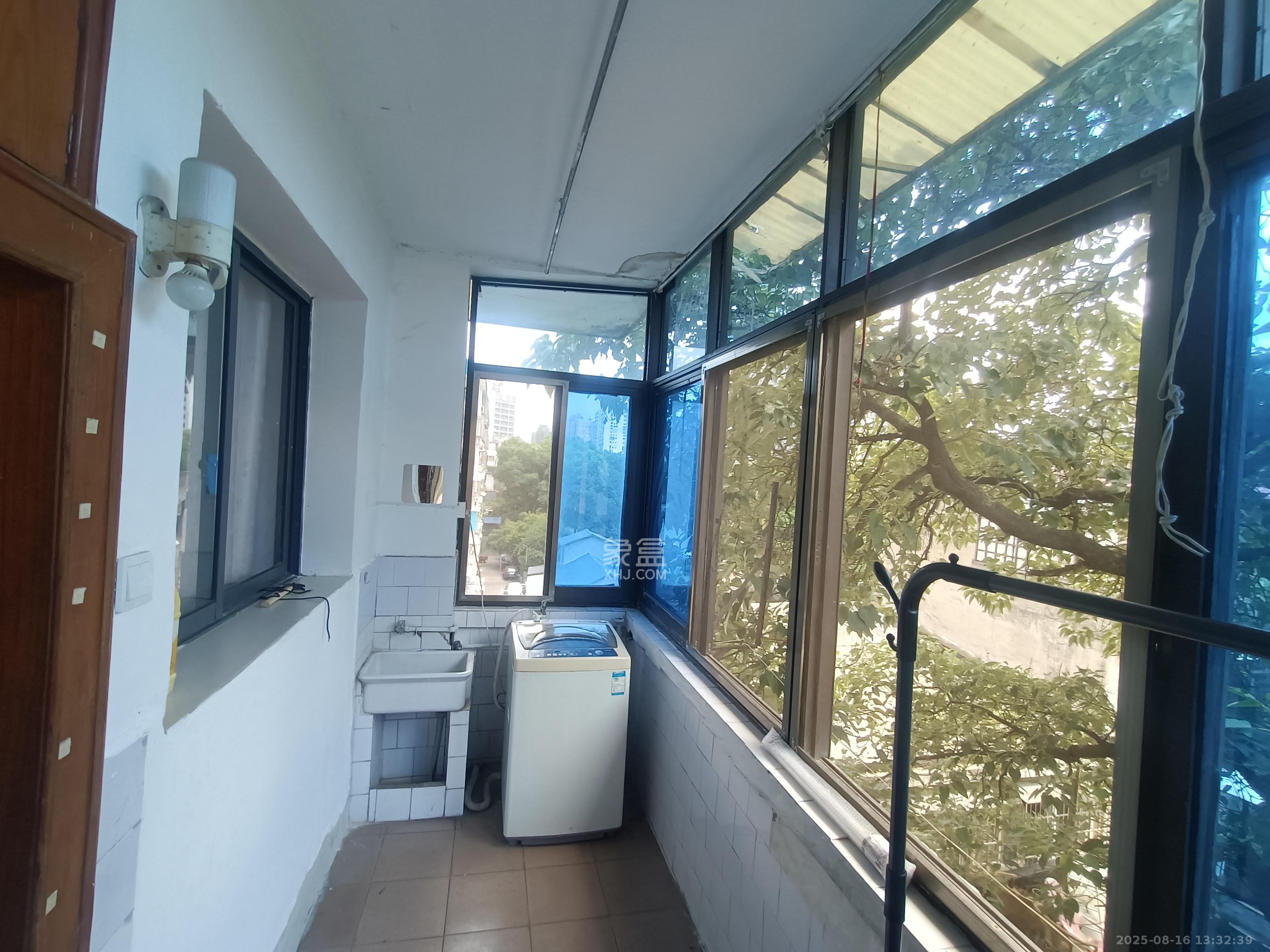 营盘街社区 2室1厅1卫 1700.0元/月 营盘街社区 2室1厅1卫 1700.0元/月室内图