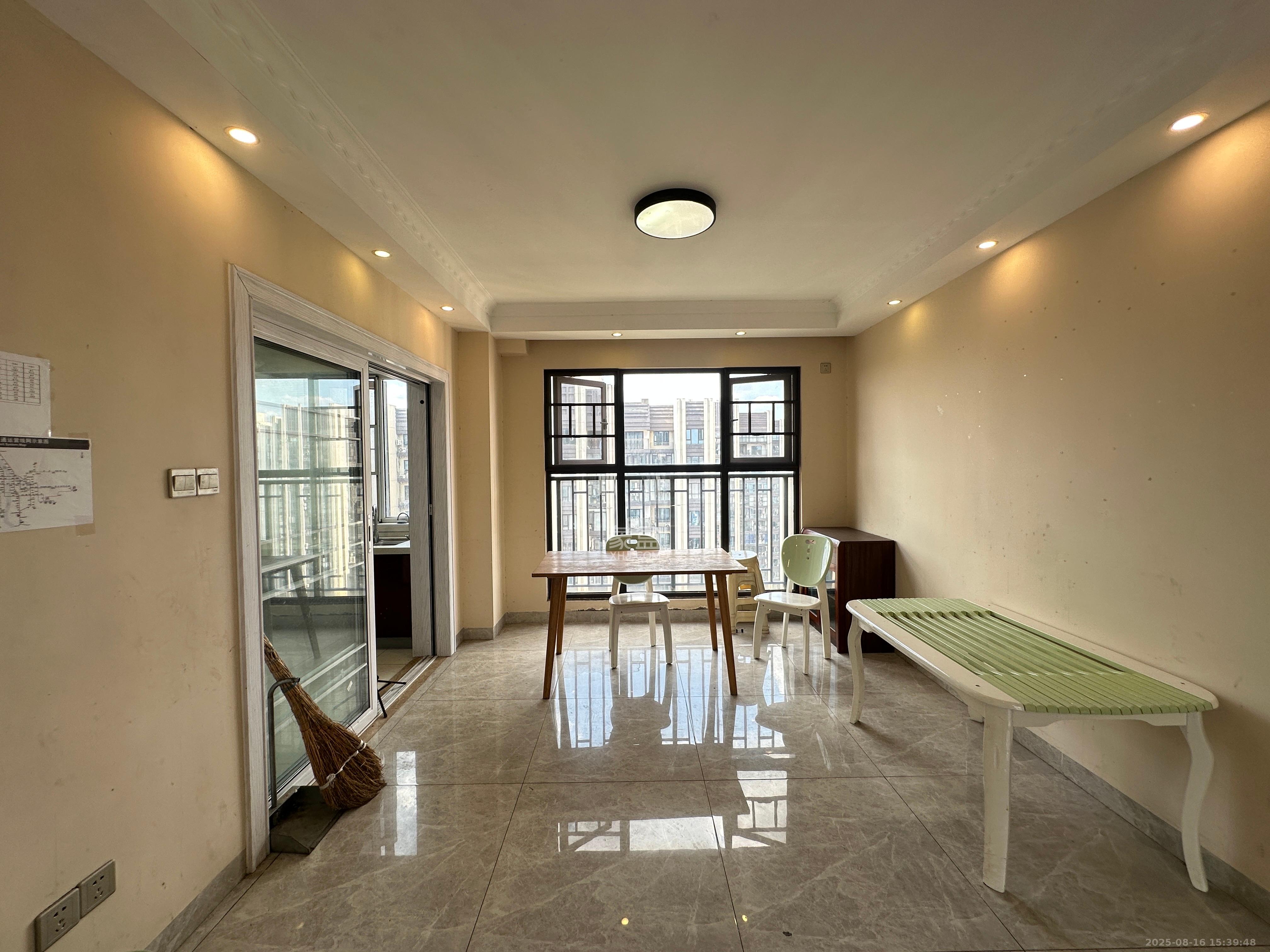 绿地之窗 3室2厅2卫 2700.0元/月 绿地之窗 3室2厅2卫 2700.0元/月室内图