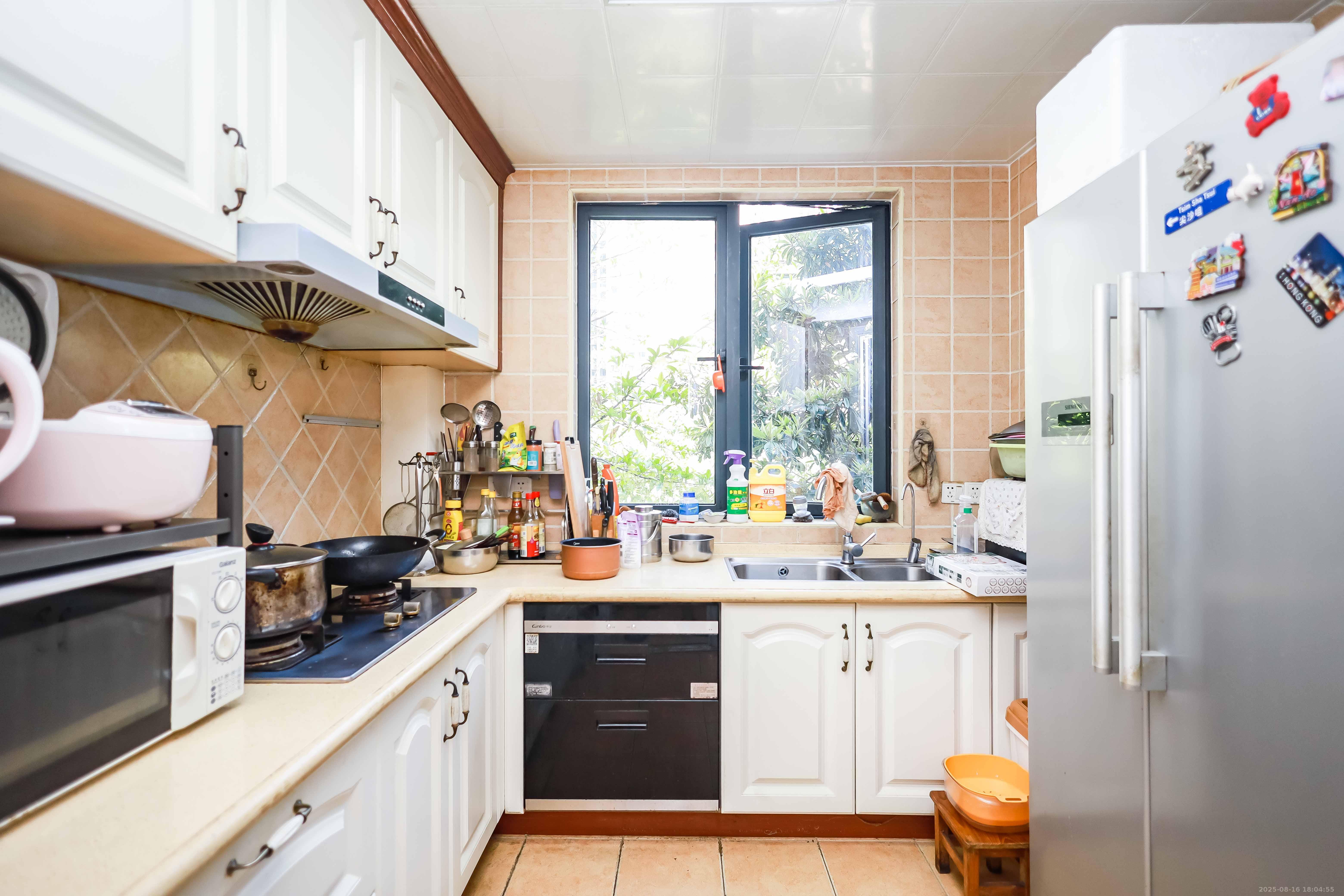 天麓尚层  3室2厅2卫    158.0万 天麓尚层  3室2厅2卫    158.0万厨房