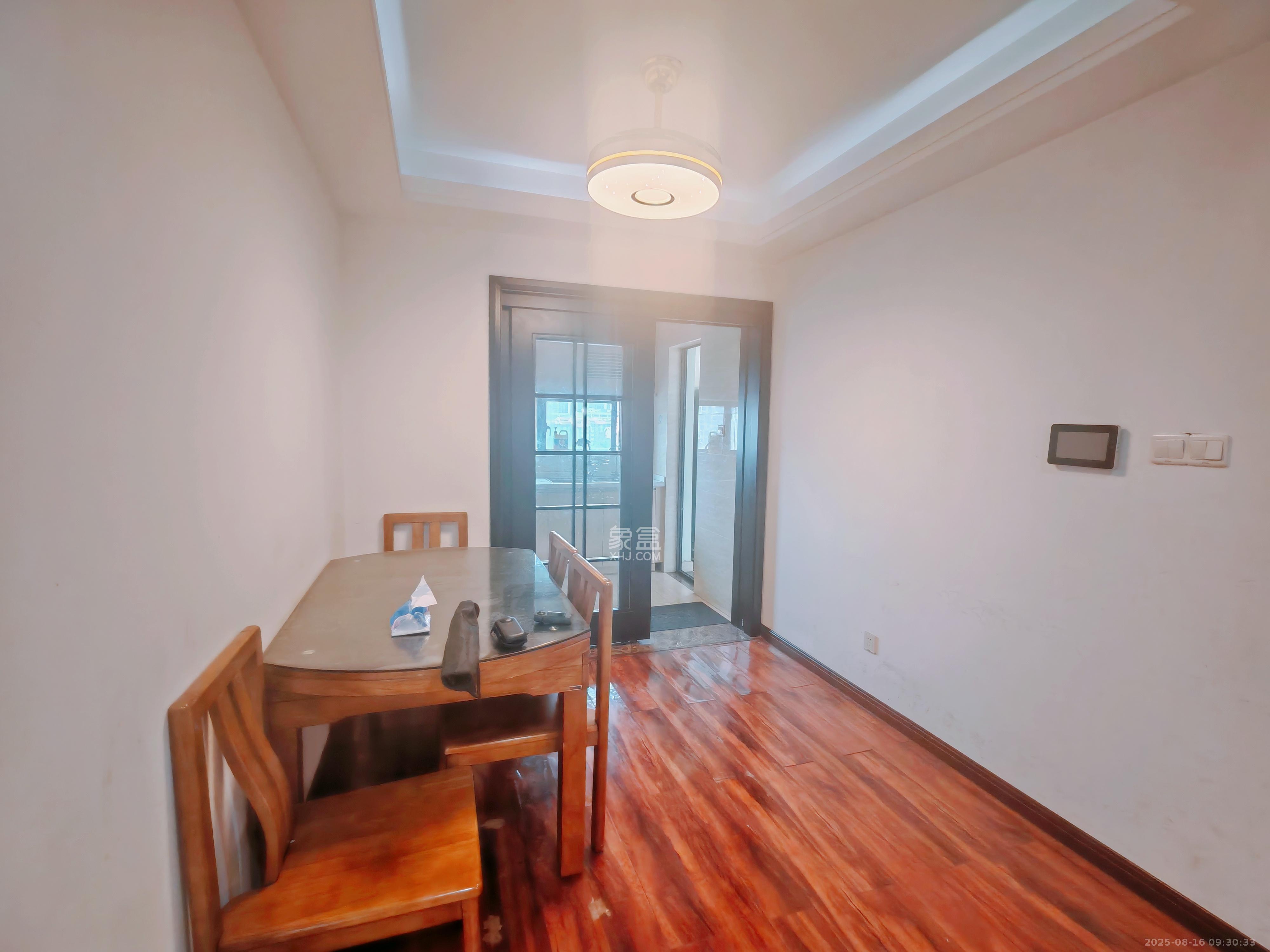 绿地中央广场  3室2厅2卫    3300.0元/月 绿地中央广场  3室2厅2卫    3300.0元/月室内图