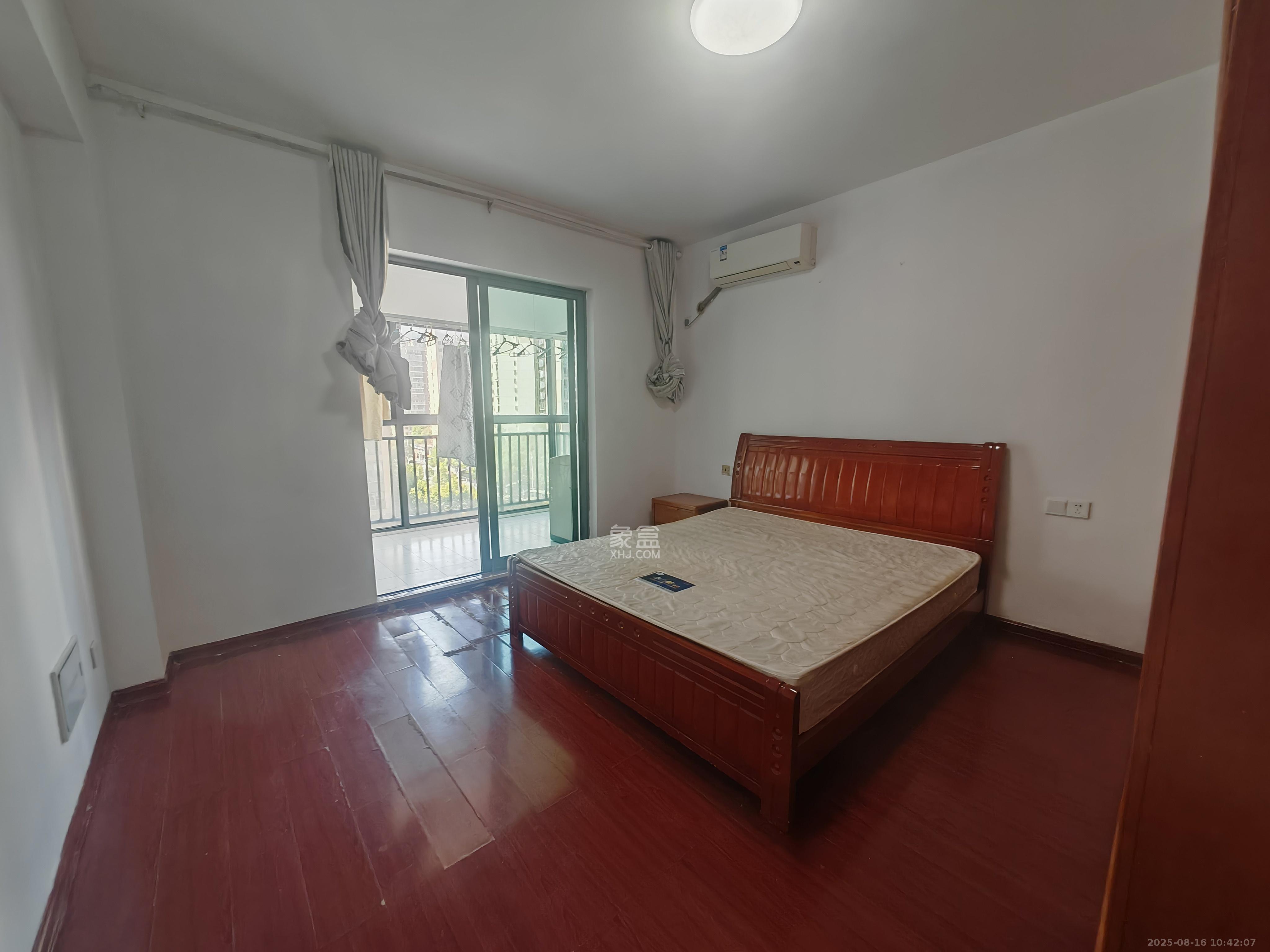 卓越蔚蓝海岸一期  4室2厅2卫    2800.0元/月室内图