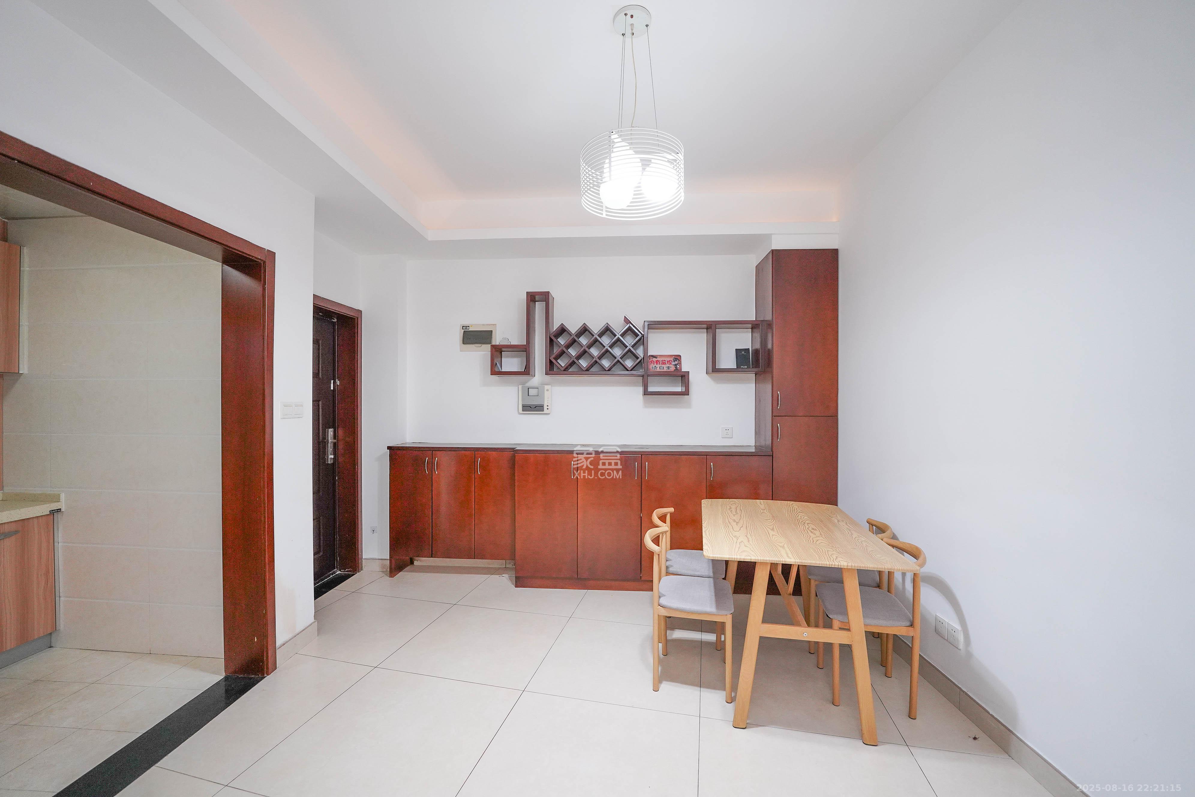 山水印象(愿景想山) 2室2厅1卫 35.8万 山水印象(愿景想山) 2室2厅1卫 35.8万客厅