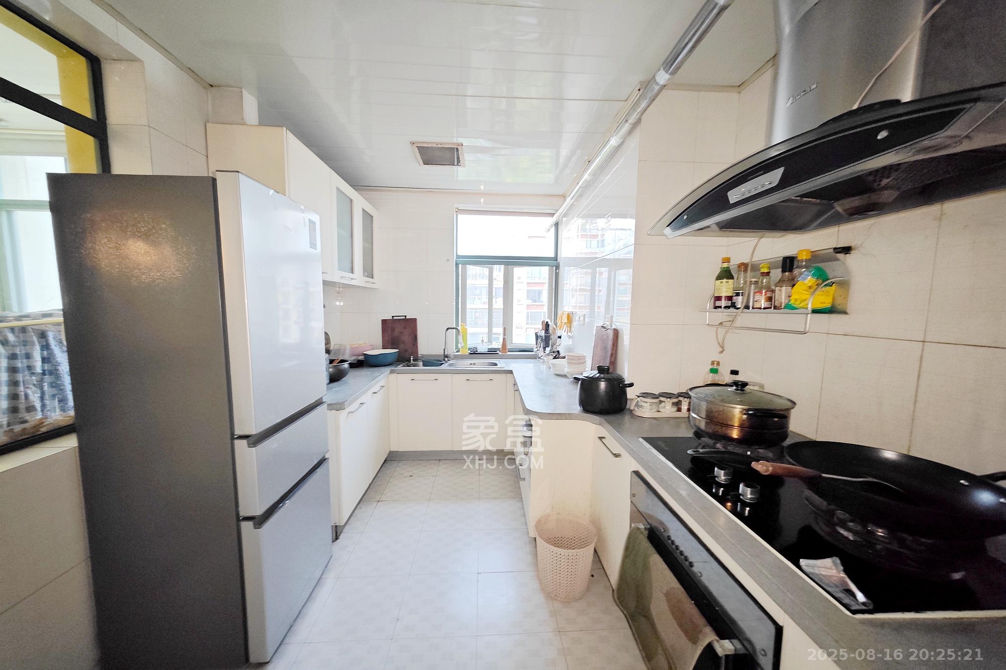 亚华香舍花都  1室2厅2卫    168.0万 亚华香舍花都  1室2厅2卫    168.0万厨房