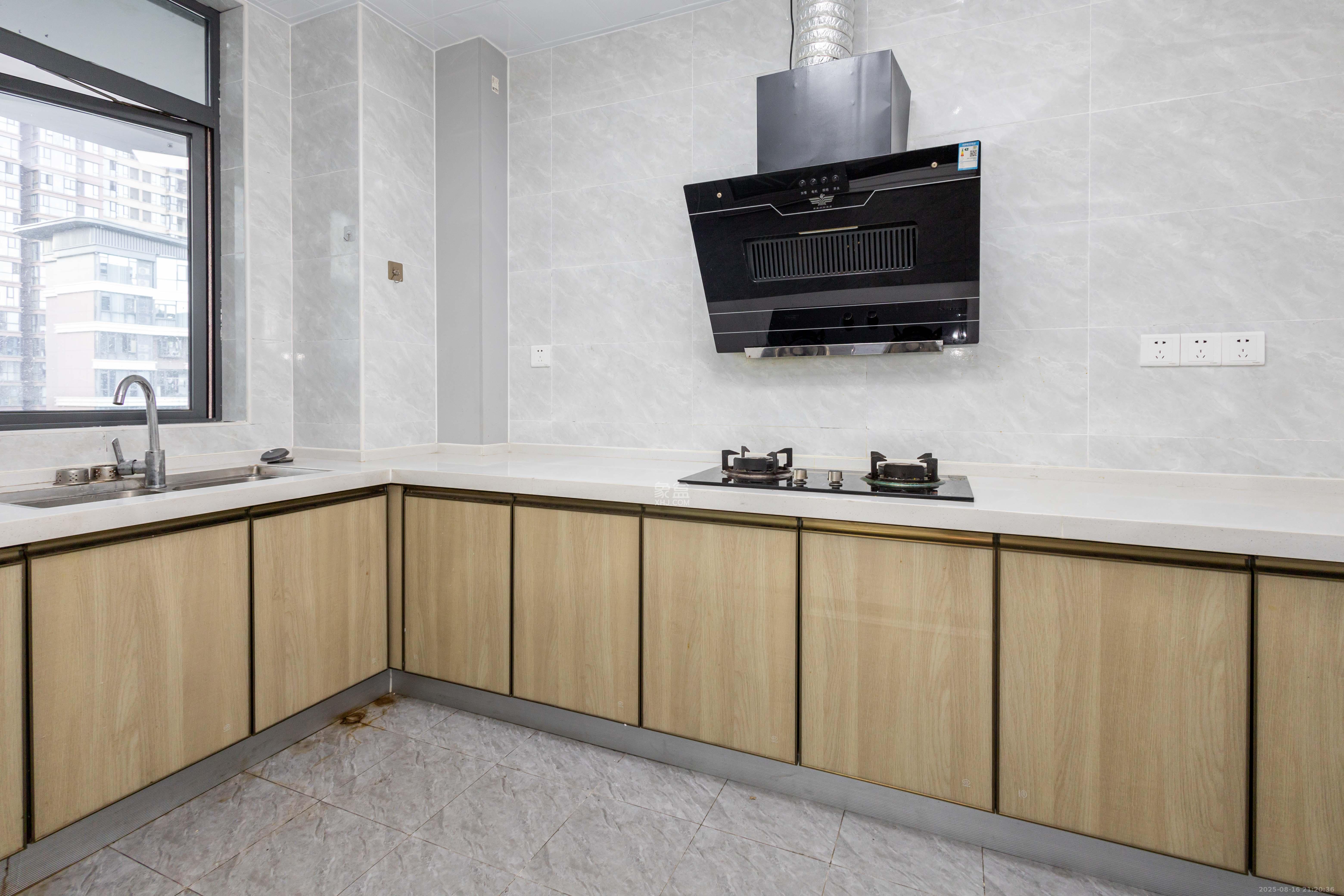 福天星中心(福天星雅苑) 5室2厅3卫 220.0万 福天星中心(福天星雅苑) 5室2厅3卫 220.0万厨房