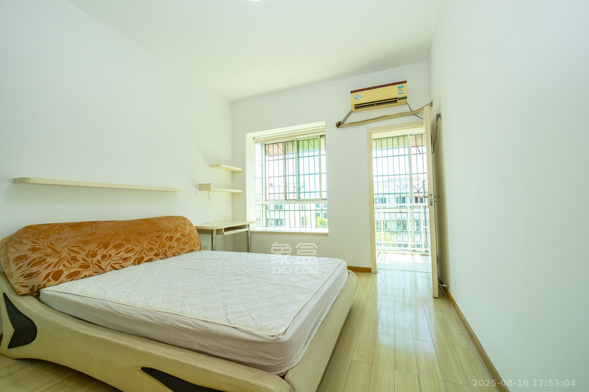 中南汽车世界  3室2厅1卫    33.8万 中南汽车世界  3室2厅1卫    33.8万卧室