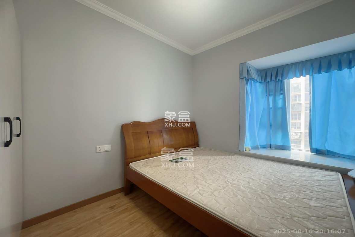 荣盛花语城  4室2厅2卫    2400.0元/月 荣盛花语城  4室2厅2卫    2400.0元/月室内图