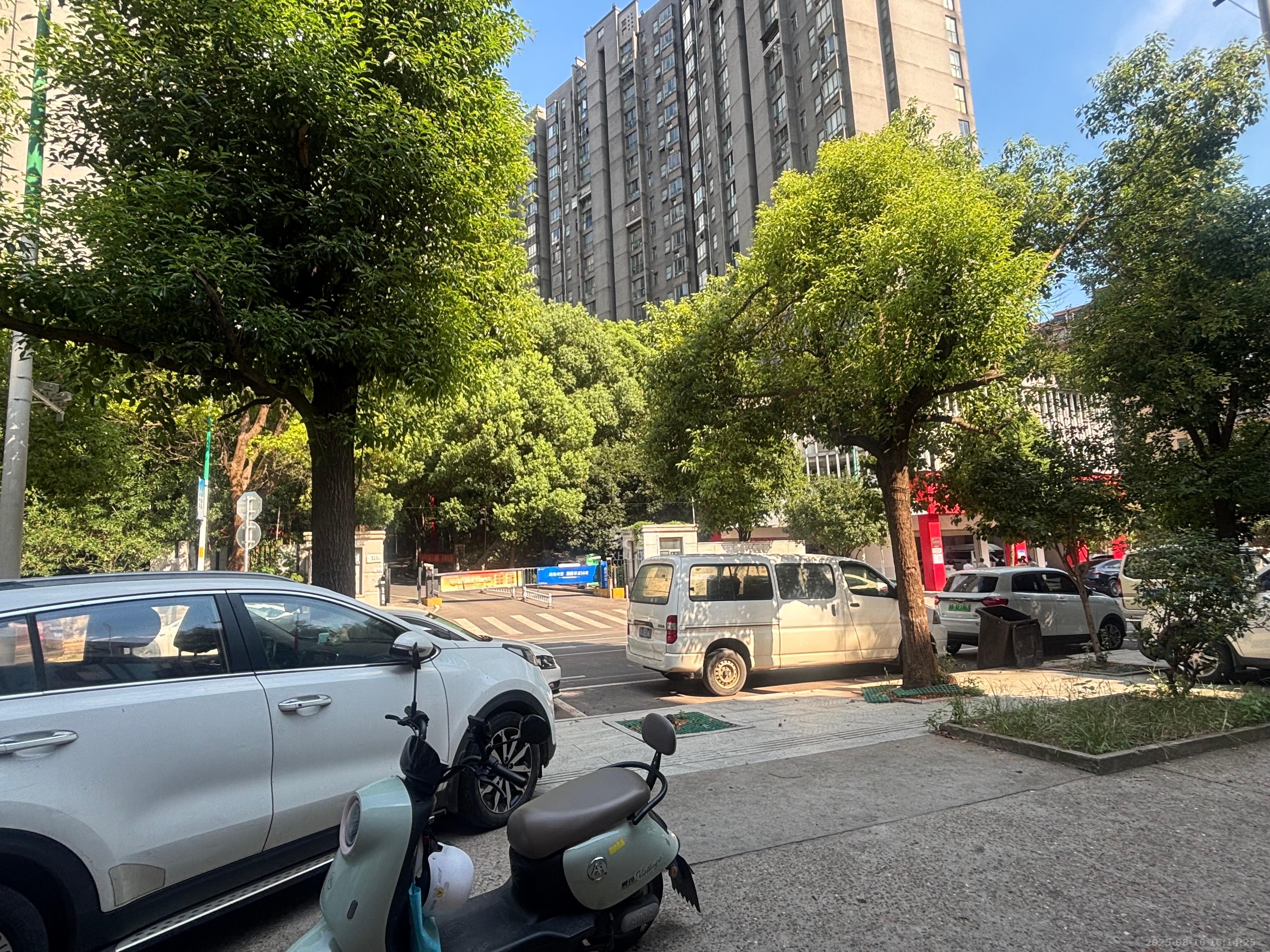 鄱阳小区   80.0㎡      2600.0元/月