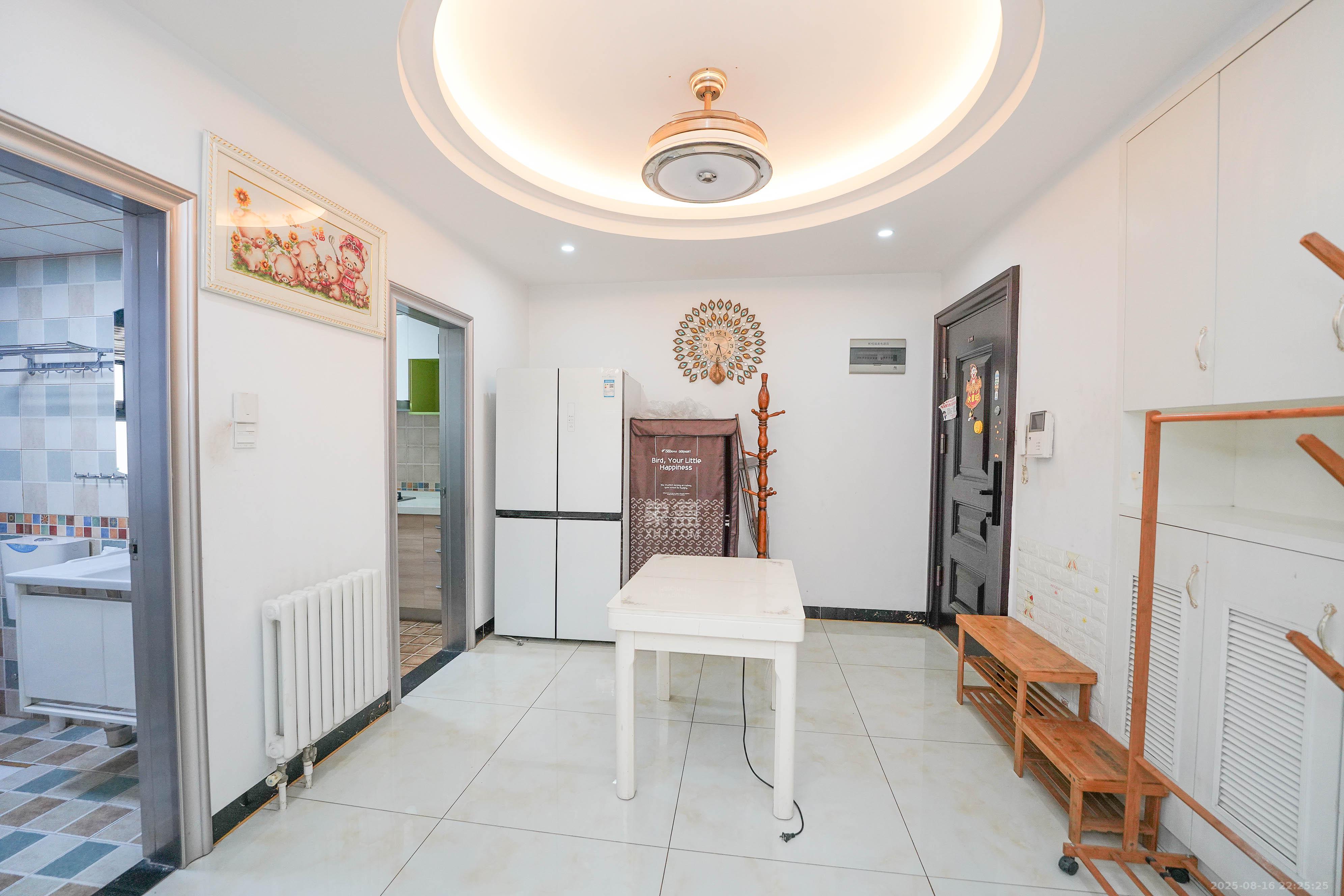 怡海星城  3室2厅1卫    60.0万 怡海星城  3室2厅1卫    60.0万客厅