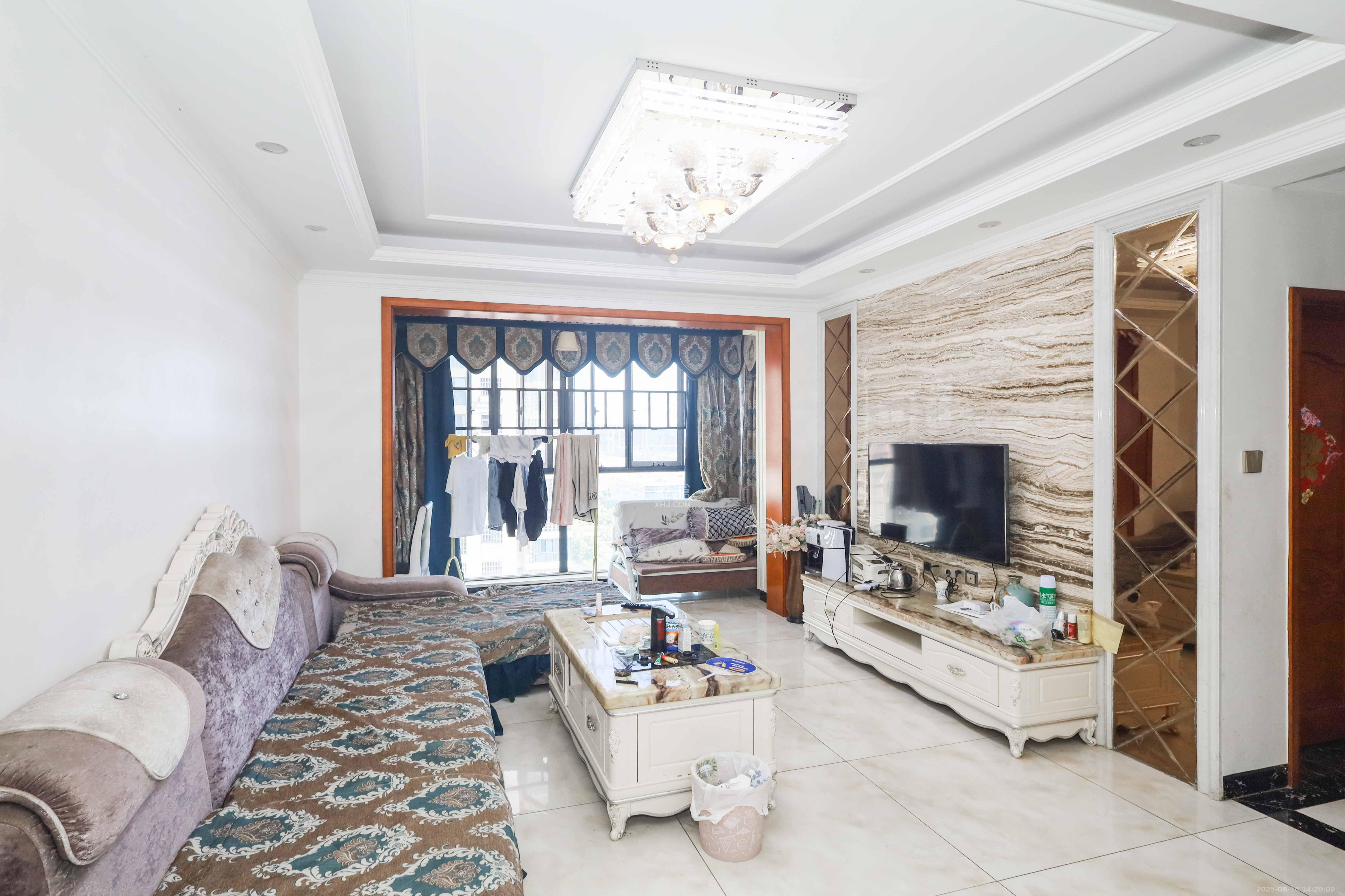 华侨假日中心（晟华苑）  3室2厅1卫    95.0万客厅