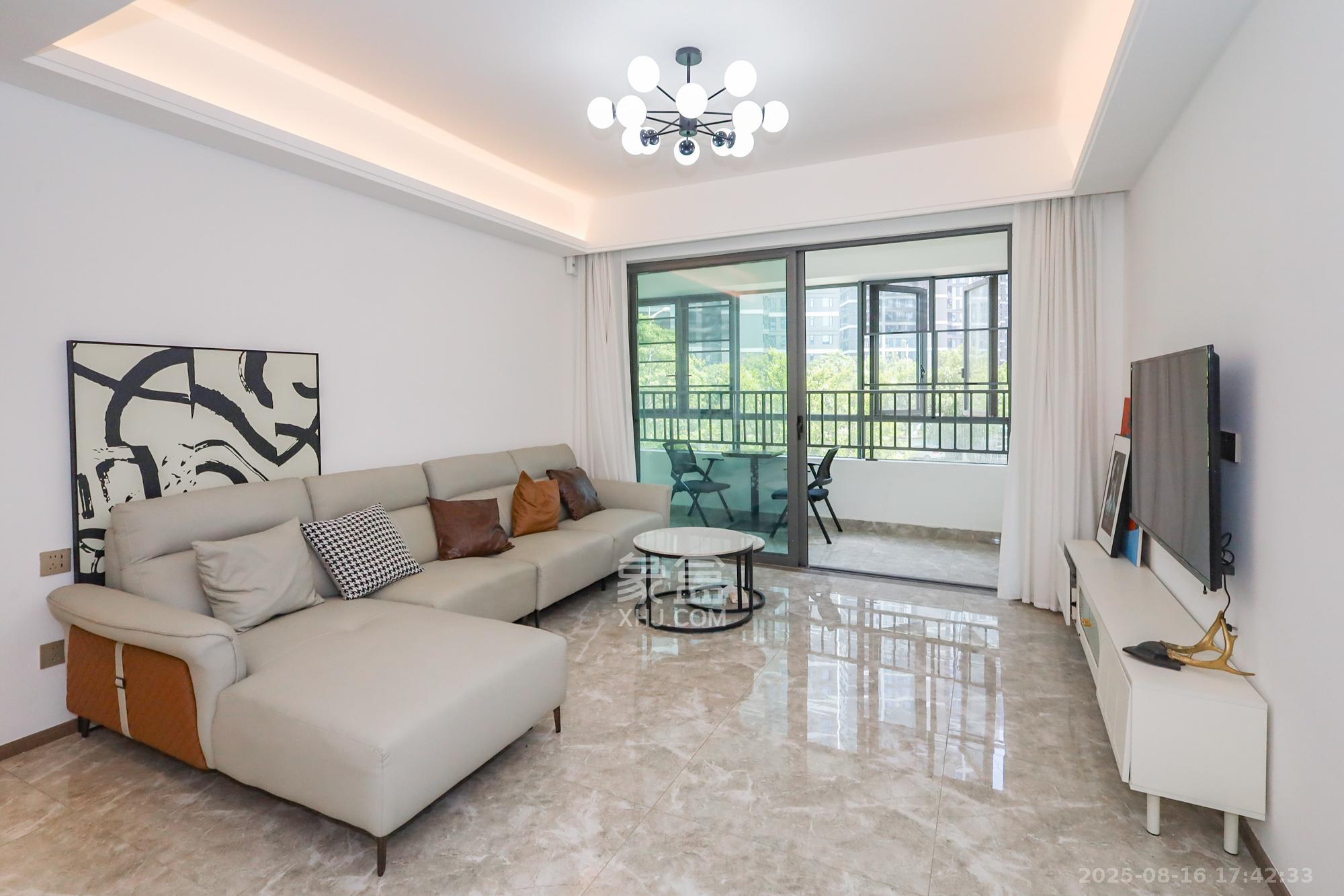 复地滨江金融中心 4室2厅2卫 228.0万 复地滨江金融中心 4室2厅2卫 228.0万客厅