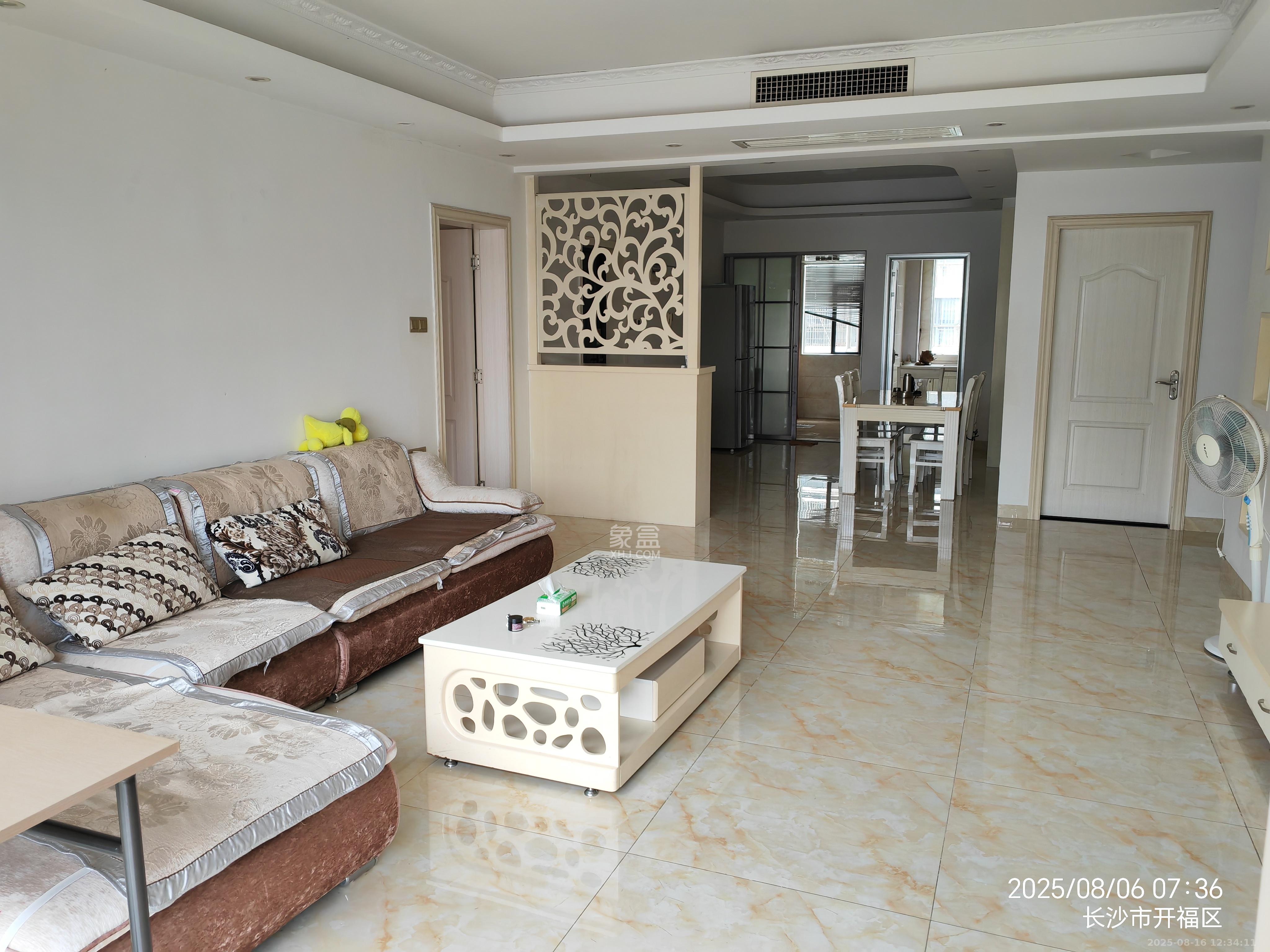 湘瑞嘉园  4室2厅2卫    3200.0元/月 湘瑞嘉园  4室2厅2卫    3200.0元/月