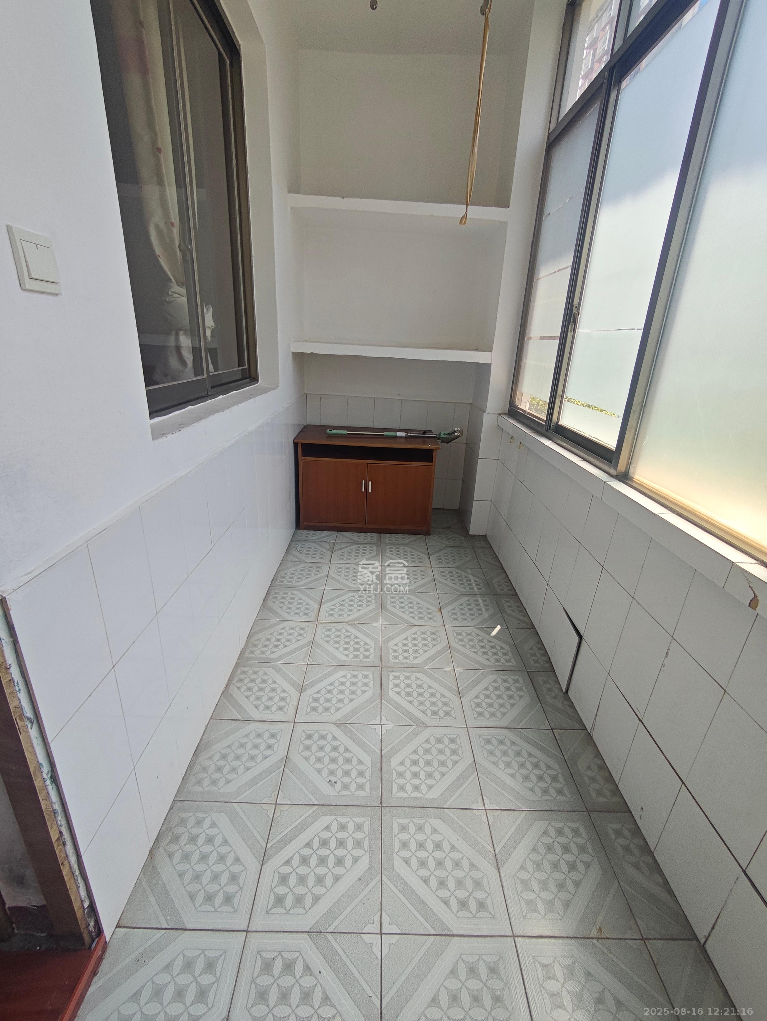 中南石油局宿舍 3室1厅1卫 2000.0元/月 中南石油局宿舍 3室1厅1卫 2000.0元/月室内图