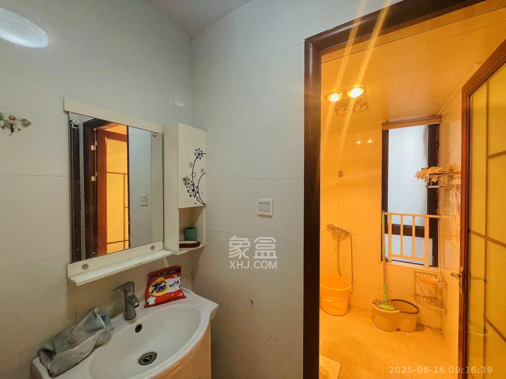 保利麓谷林语E区 4室2厅1卫 3500.0元/月 保利麓谷林语E区 4室2厅1卫 3500.0元/月室内图