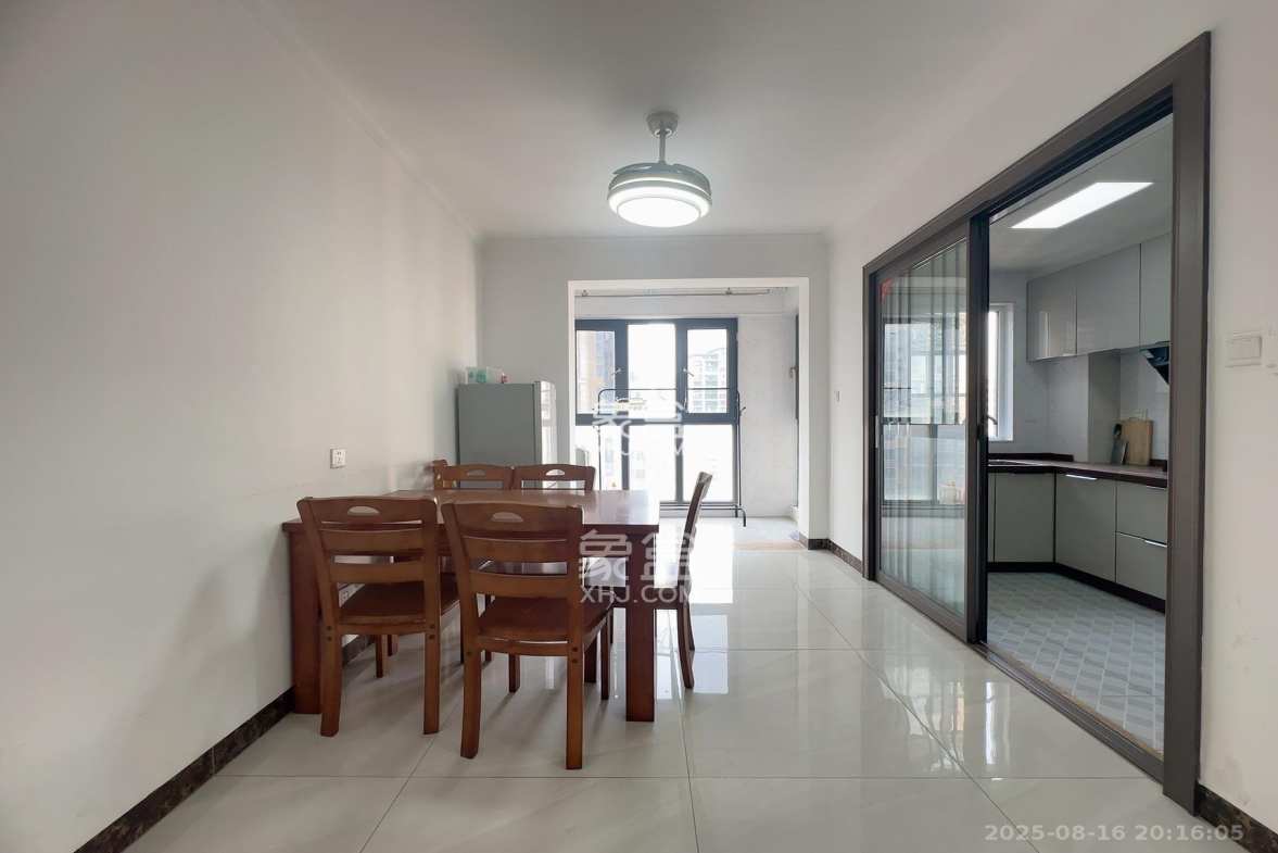 荣盛花语城  4室2厅2卫    2400.0元/月 荣盛花语城  4室2厅2卫    2400.0元/月室内图