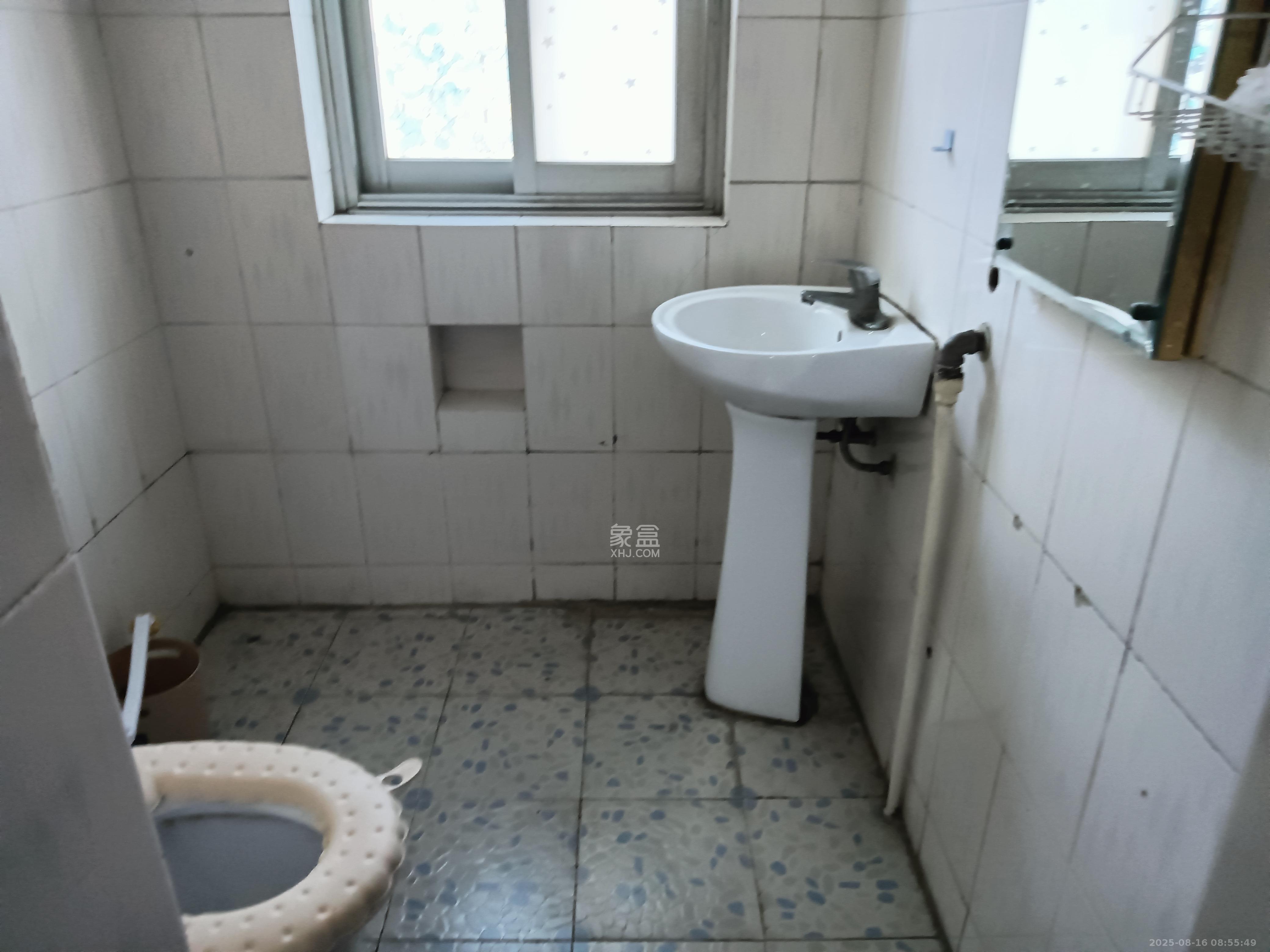 湘雅医学院(湘雅附一北院) 3室2厅2卫 2400.0元/月 湘雅医学院(湘雅附一北院) 3室2厅2卫 2400.0元/月室内图