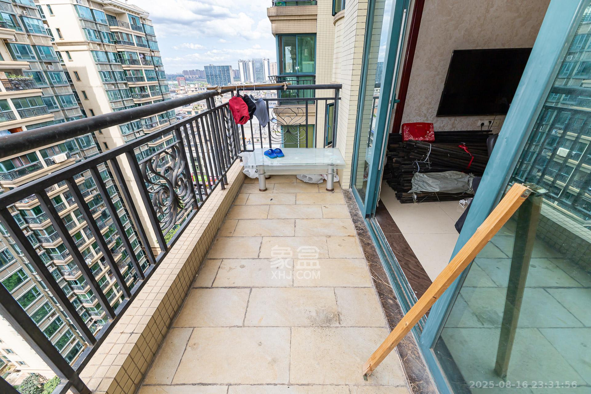 恒大名都 3室2厅1卫 60.0万 恒大名都 3室2厅1卫 60.0万阳台