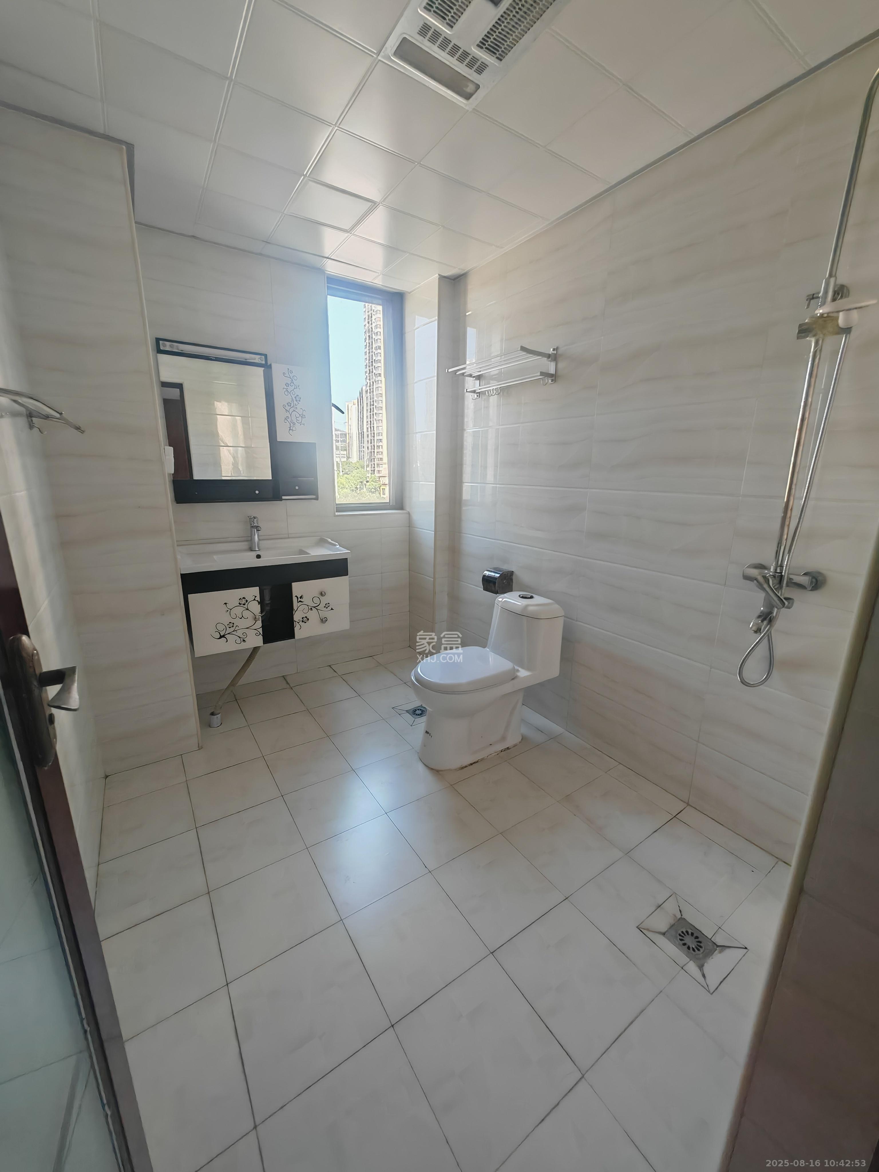 卓越蔚蓝海岸一期  4室2厅2卫    2800.0元/月室内图