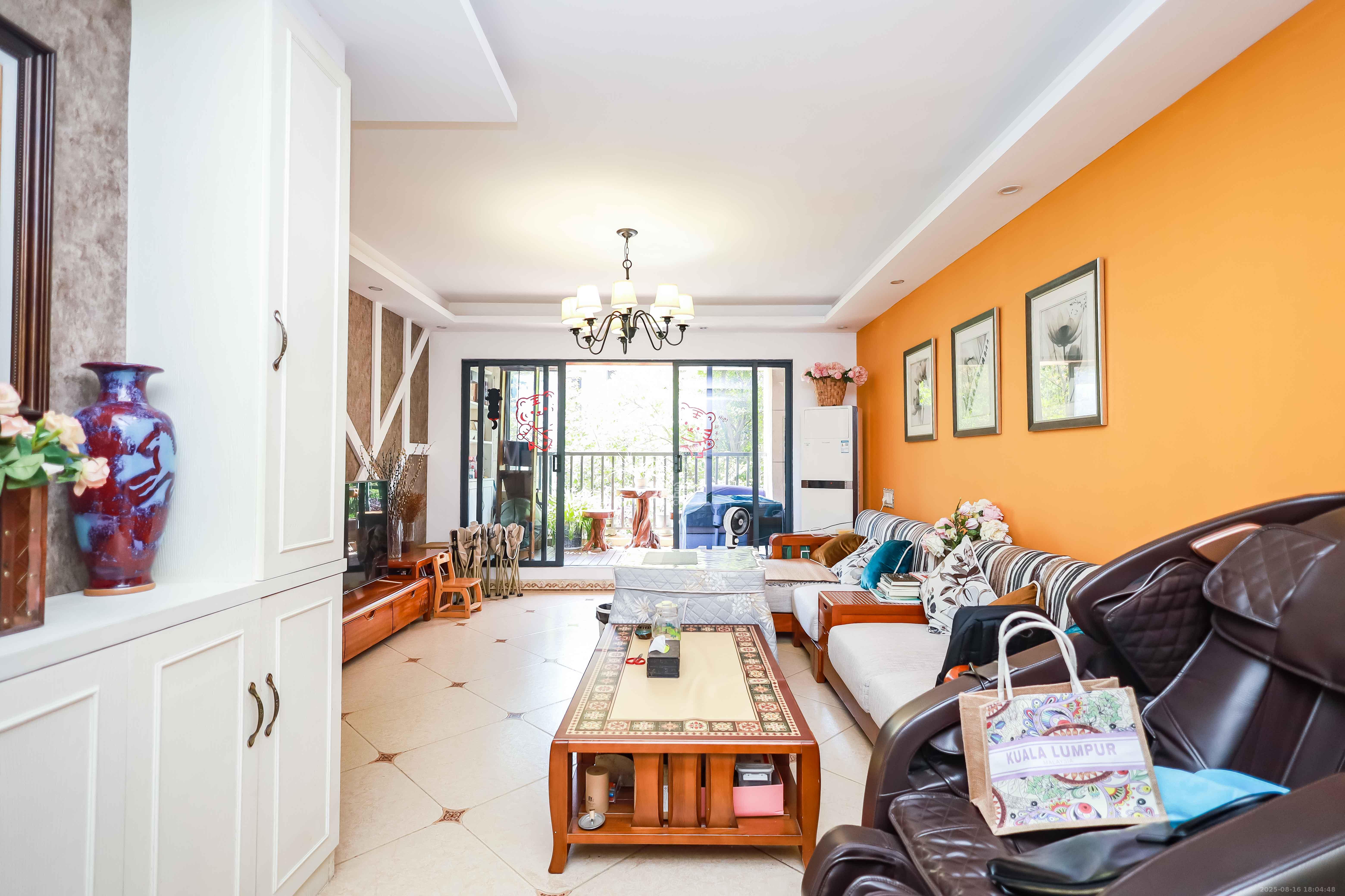 天麓尚层  3室2厅2卫    158.0万 天麓尚层  3室2厅2卫    158.0万客厅