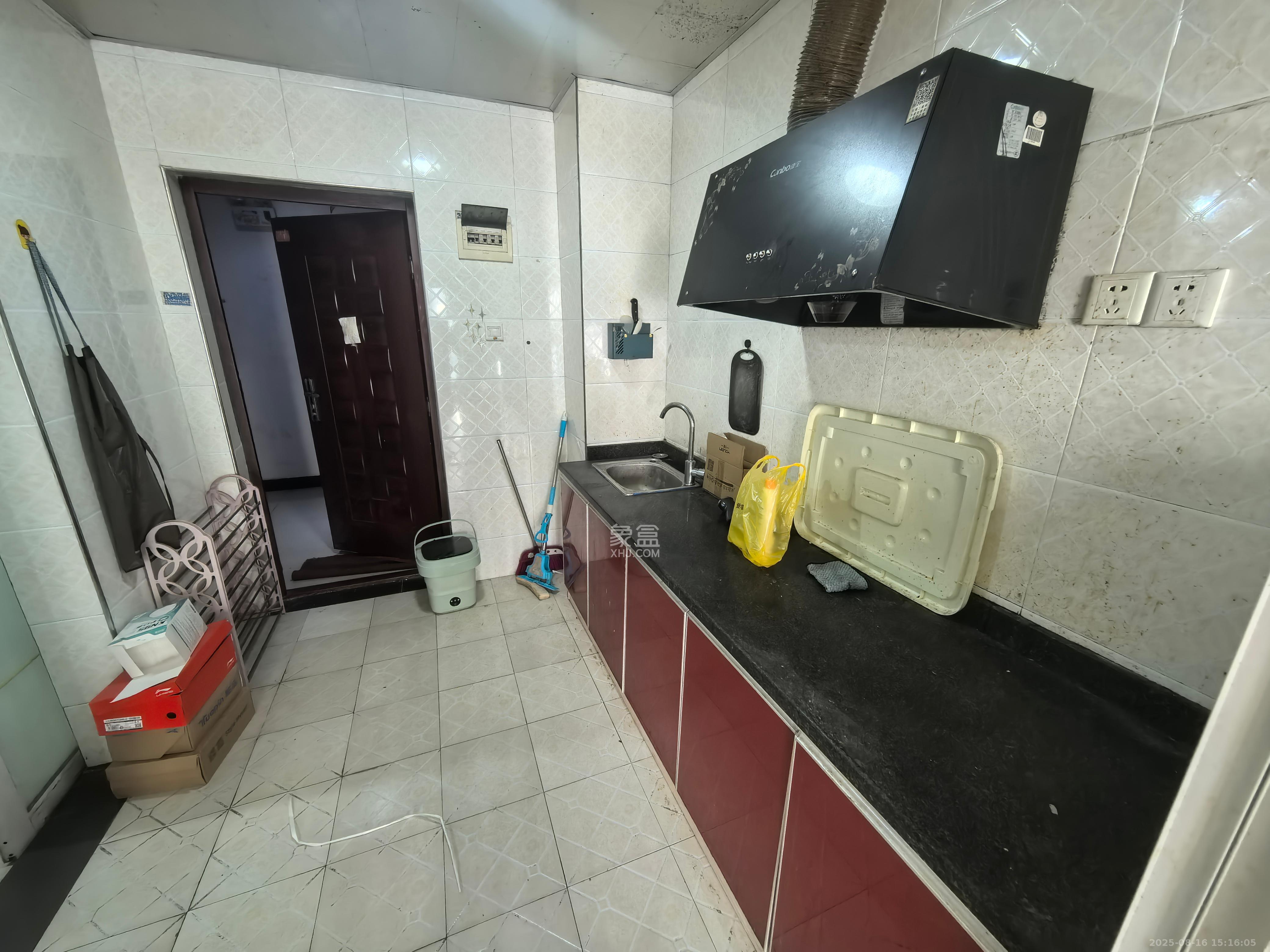 蝴蝶谷  1室1厅1卫    1200.0元/月室内图