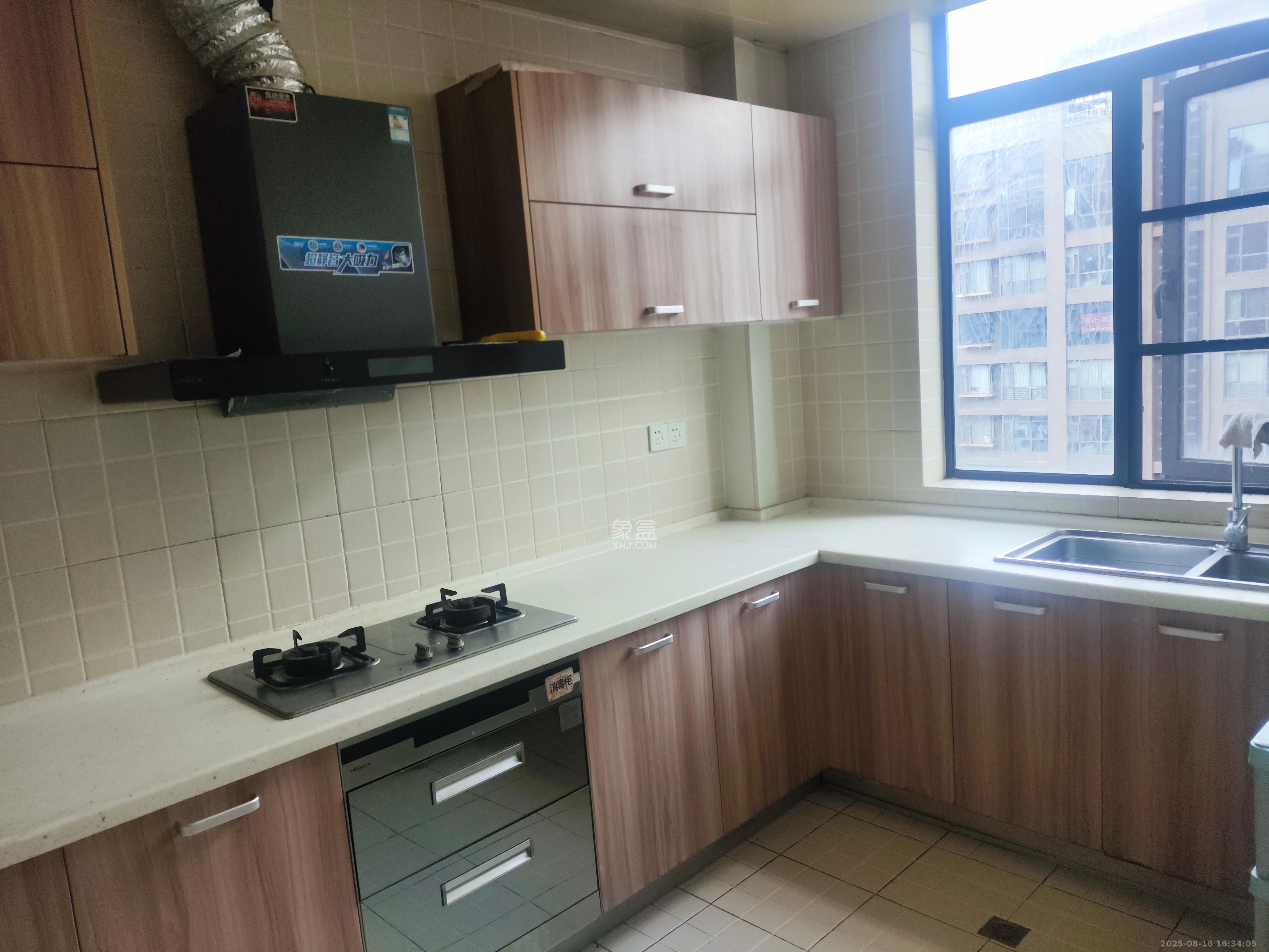 和卉家园 4室2厅2卫 4500.0元/月 和卉家园 4室2厅2卫 4500.0元/月室内图