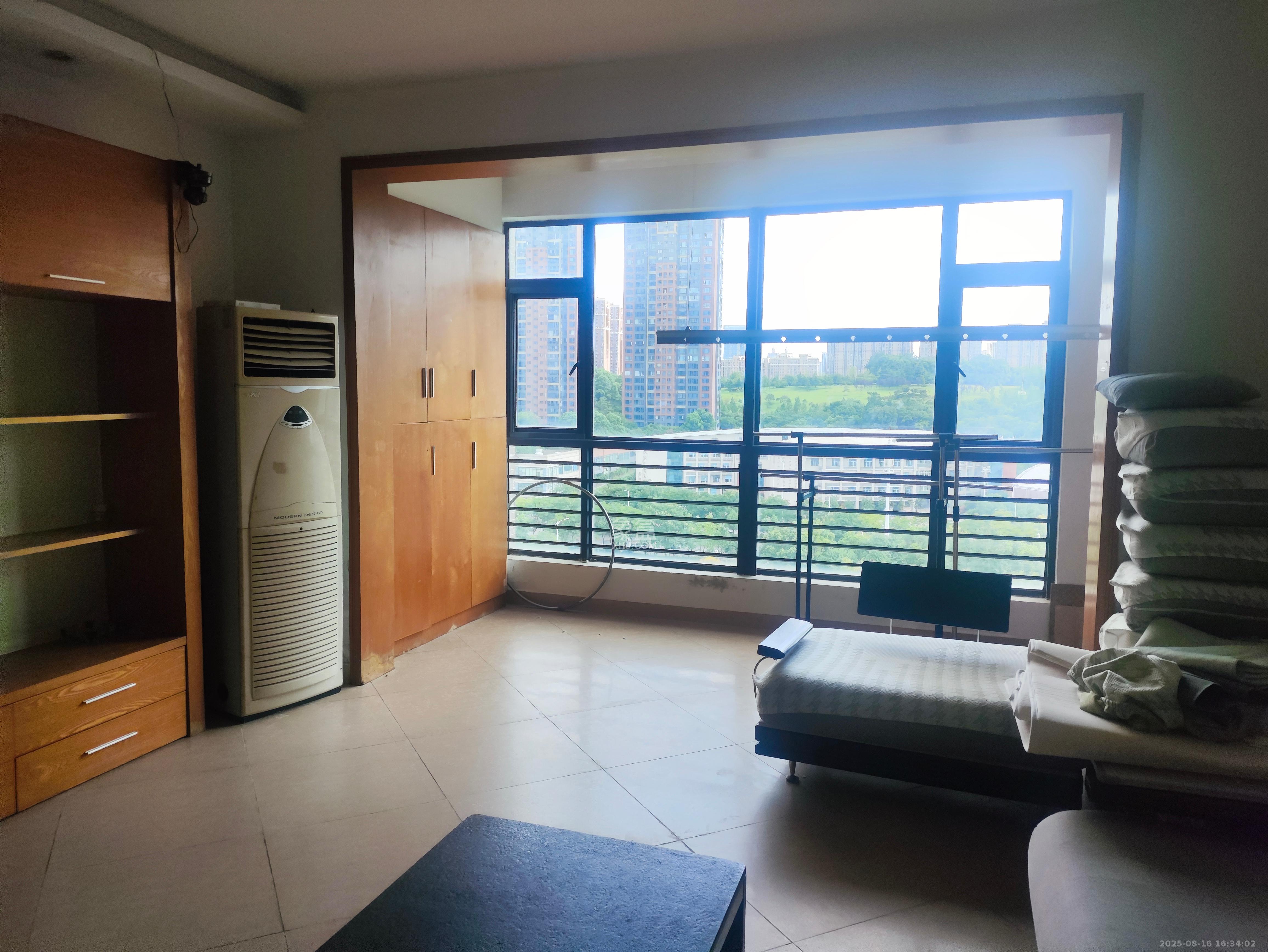 和卉家园 4室2厅2卫 4500.0元/月 和卉家园 4室2厅2卫 4500.0元/月室内图