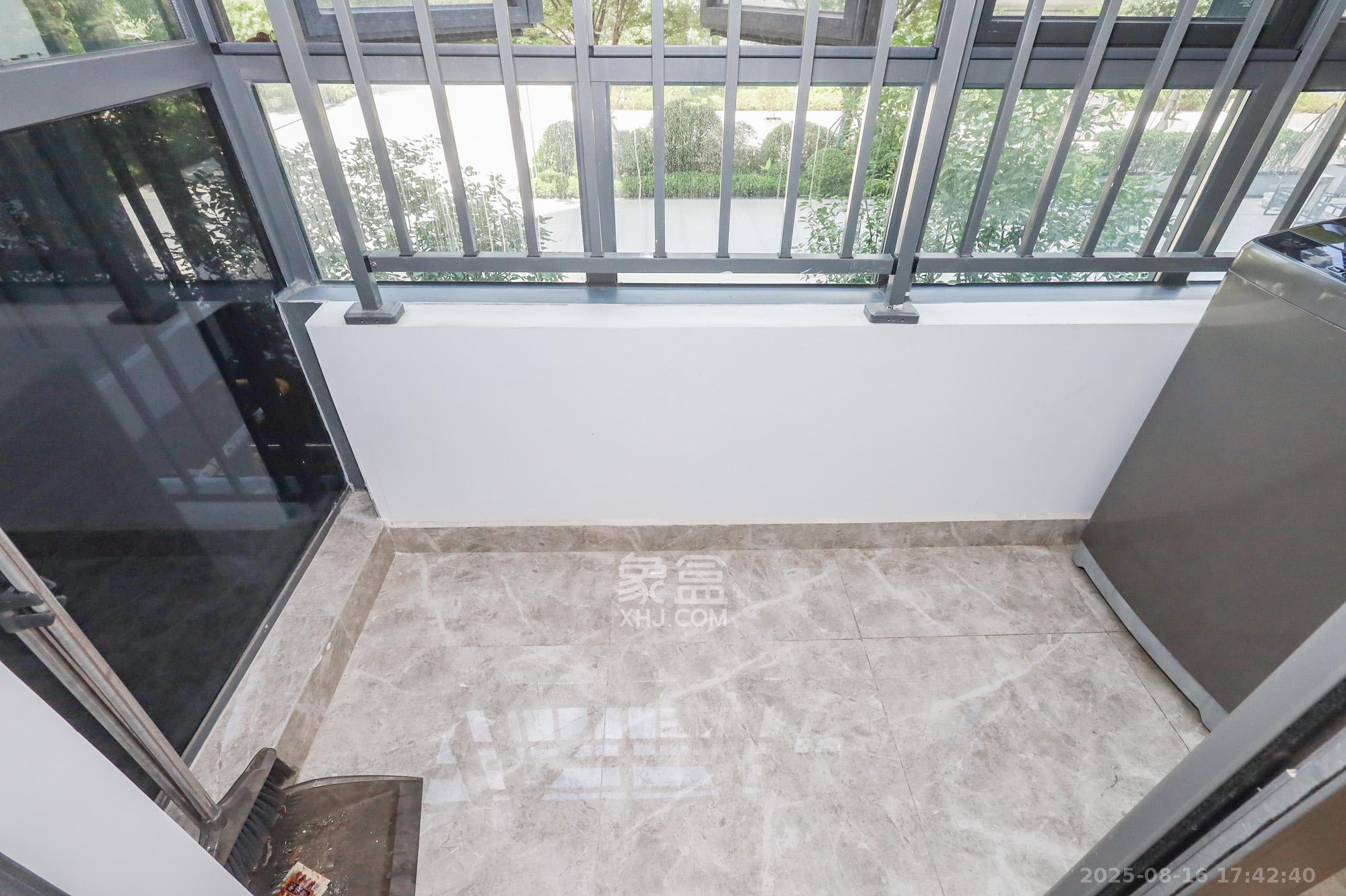 复地滨江金融中心  4室2厅2卫    228.0万阳台