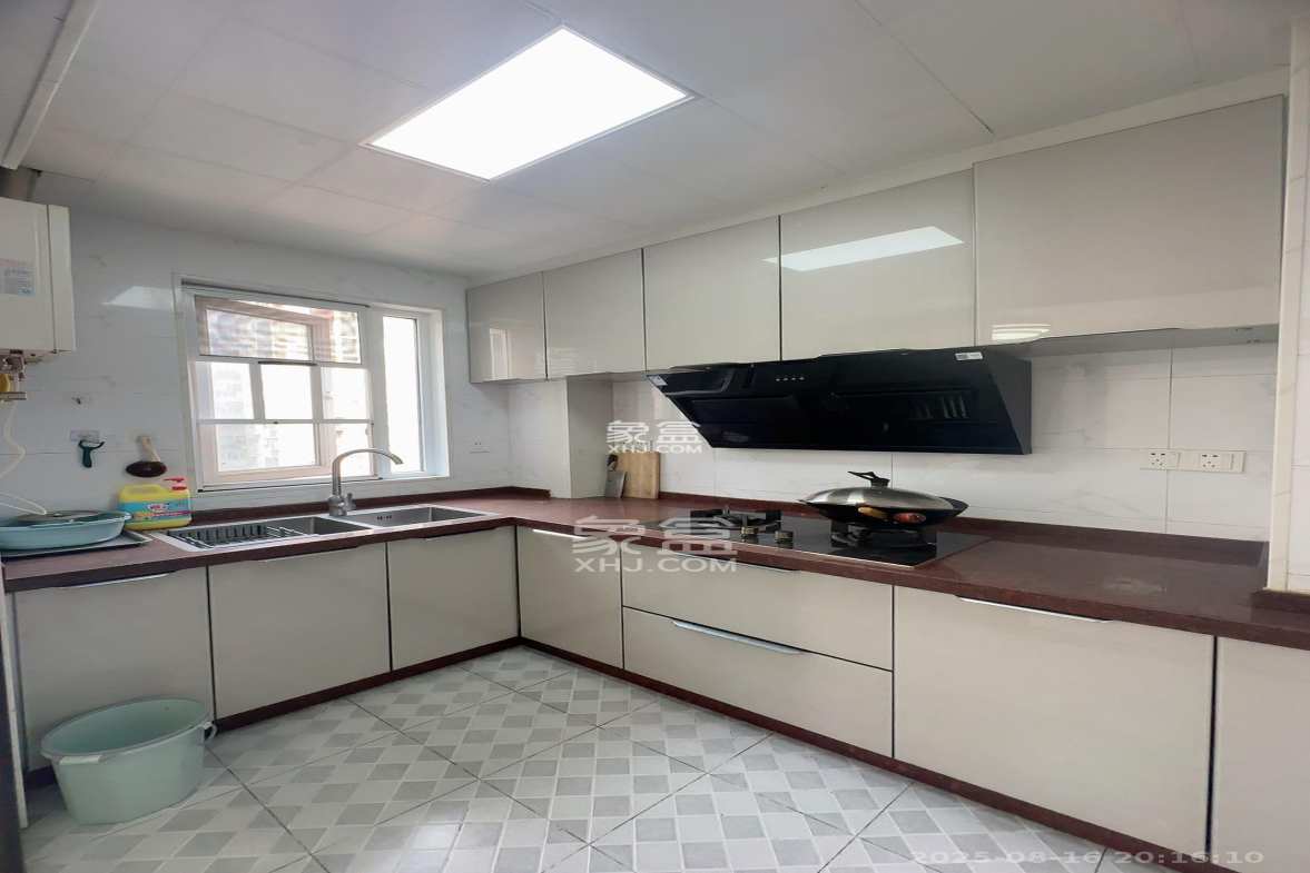 荣盛花语城  4室2厅2卫    2400.0元/月 荣盛花语城  4室2厅2卫    2400.0元/月室内图