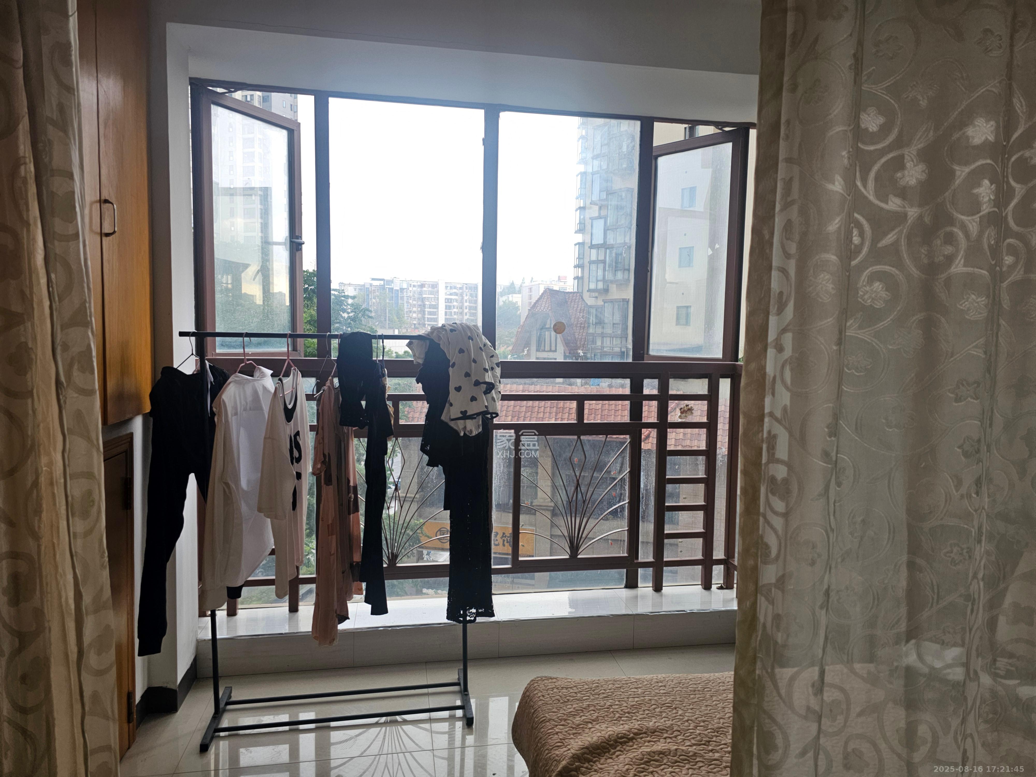 高信向日葵 2室2厅1卫 2200.0元/月 高信向日葵 2室2厅1卫 2200.0元/月室内图