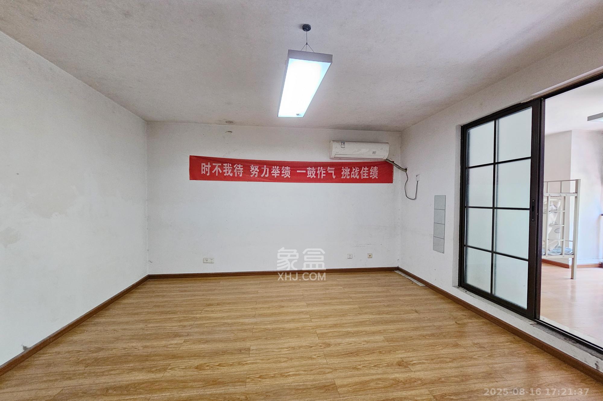 融科檀香山(融科紫檀、香山国际)  4室2厅1卫    4000.0元/月 融科檀香山(融科紫檀、香山国际)  4室2厅1卫    4000.0元/月