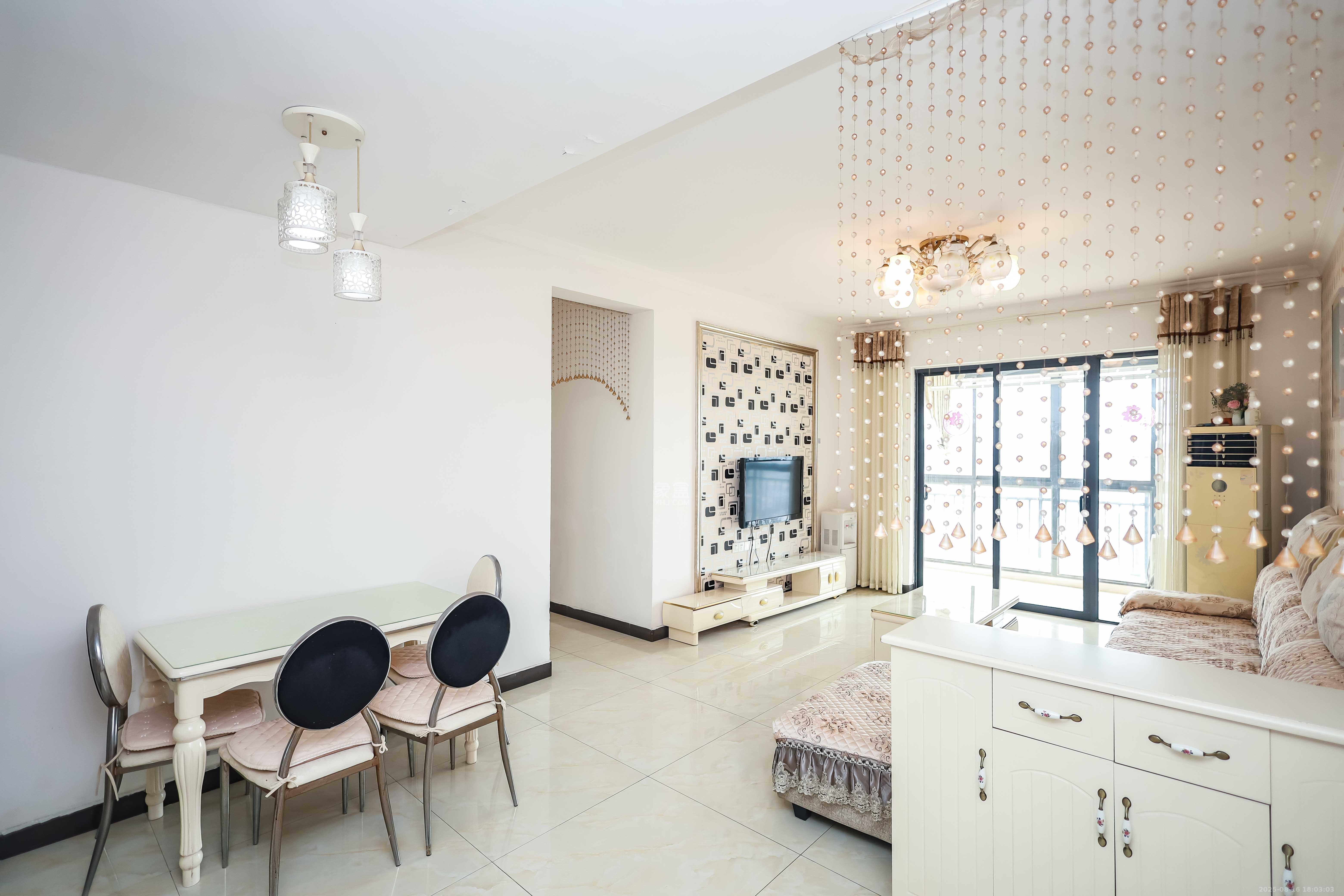 莱茵城  3室2厅1卫    89.0万客厅