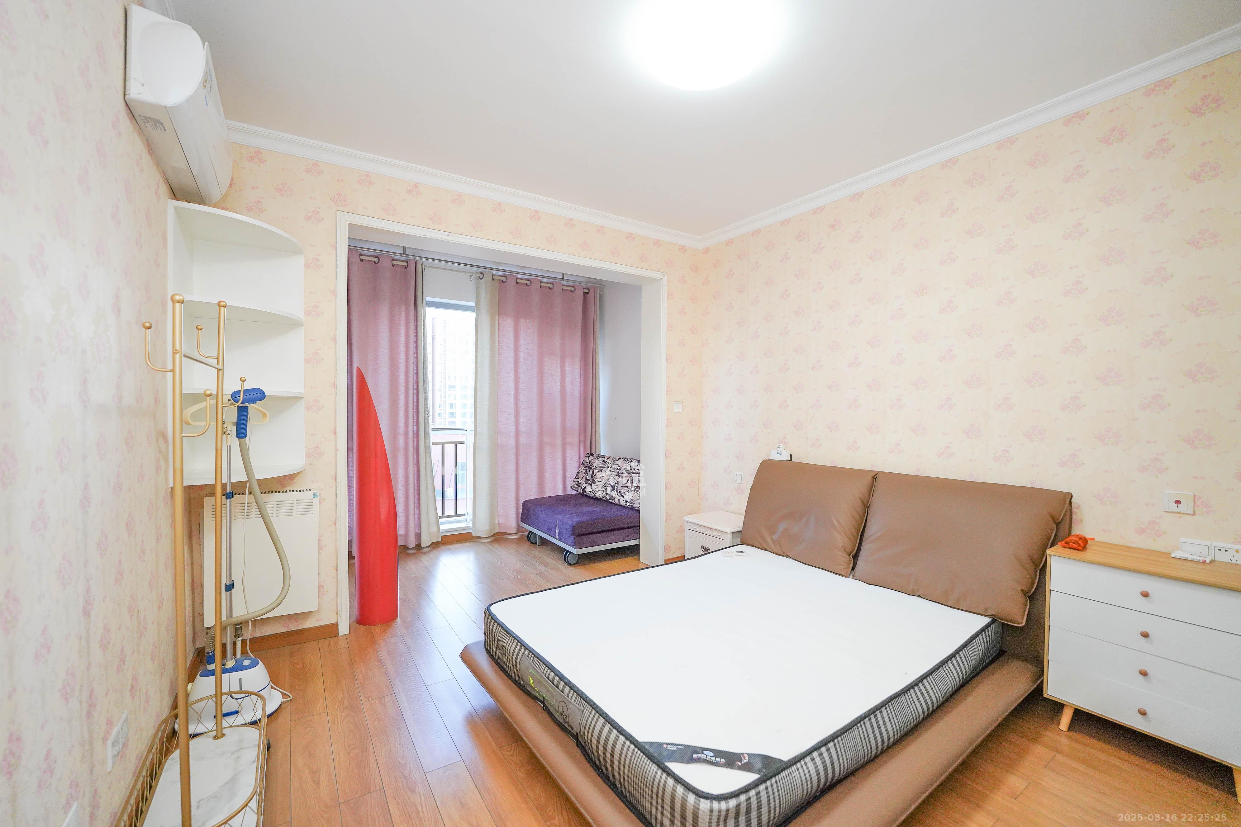 怡海星城  3室2厅1卫    60.0万 怡海星城  3室2厅1卫    60.0万卧室