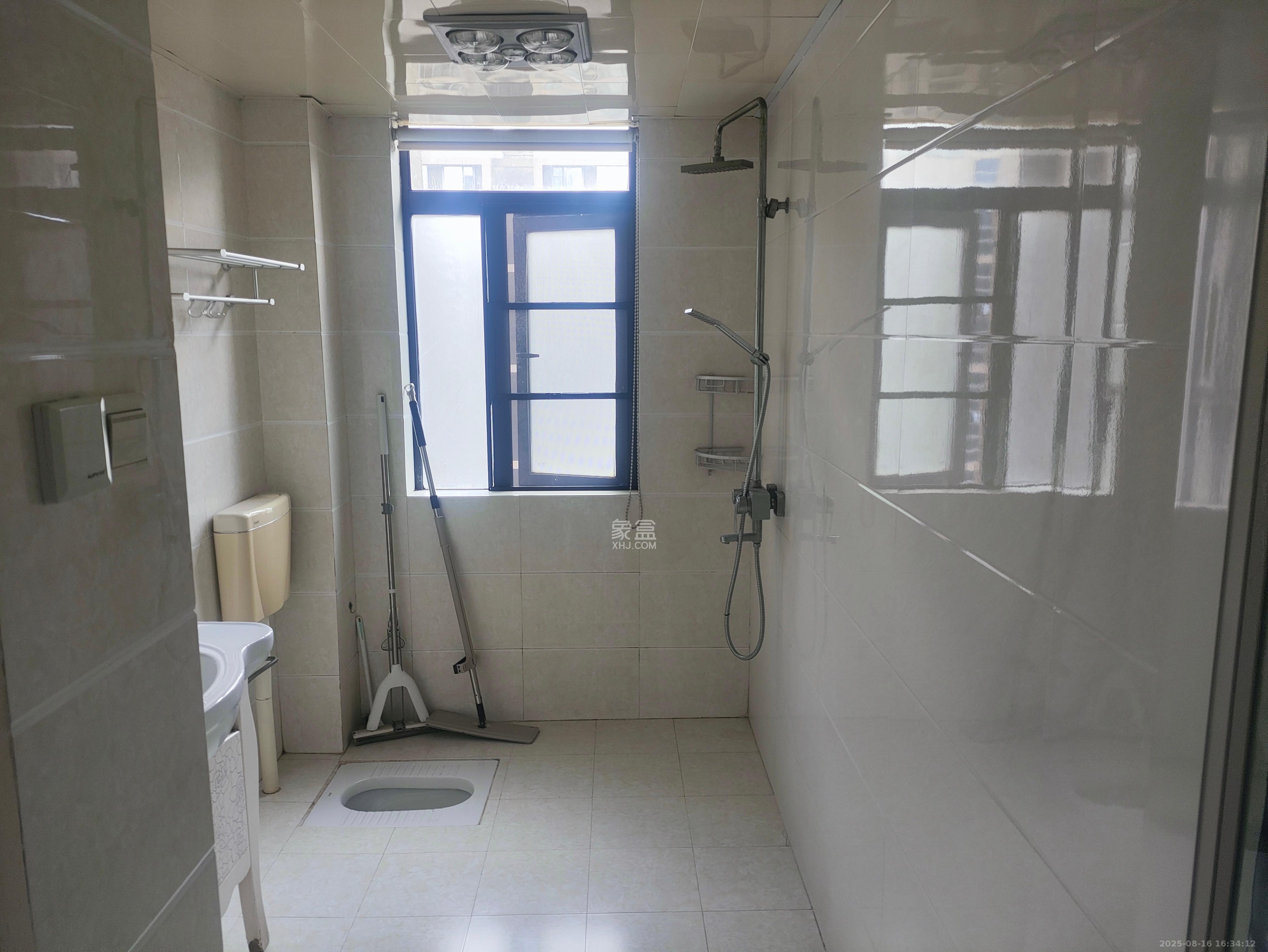 和卉家园 4室2厅2卫 4500.0元/月 和卉家园 4室2厅2卫 4500.0元/月室内图