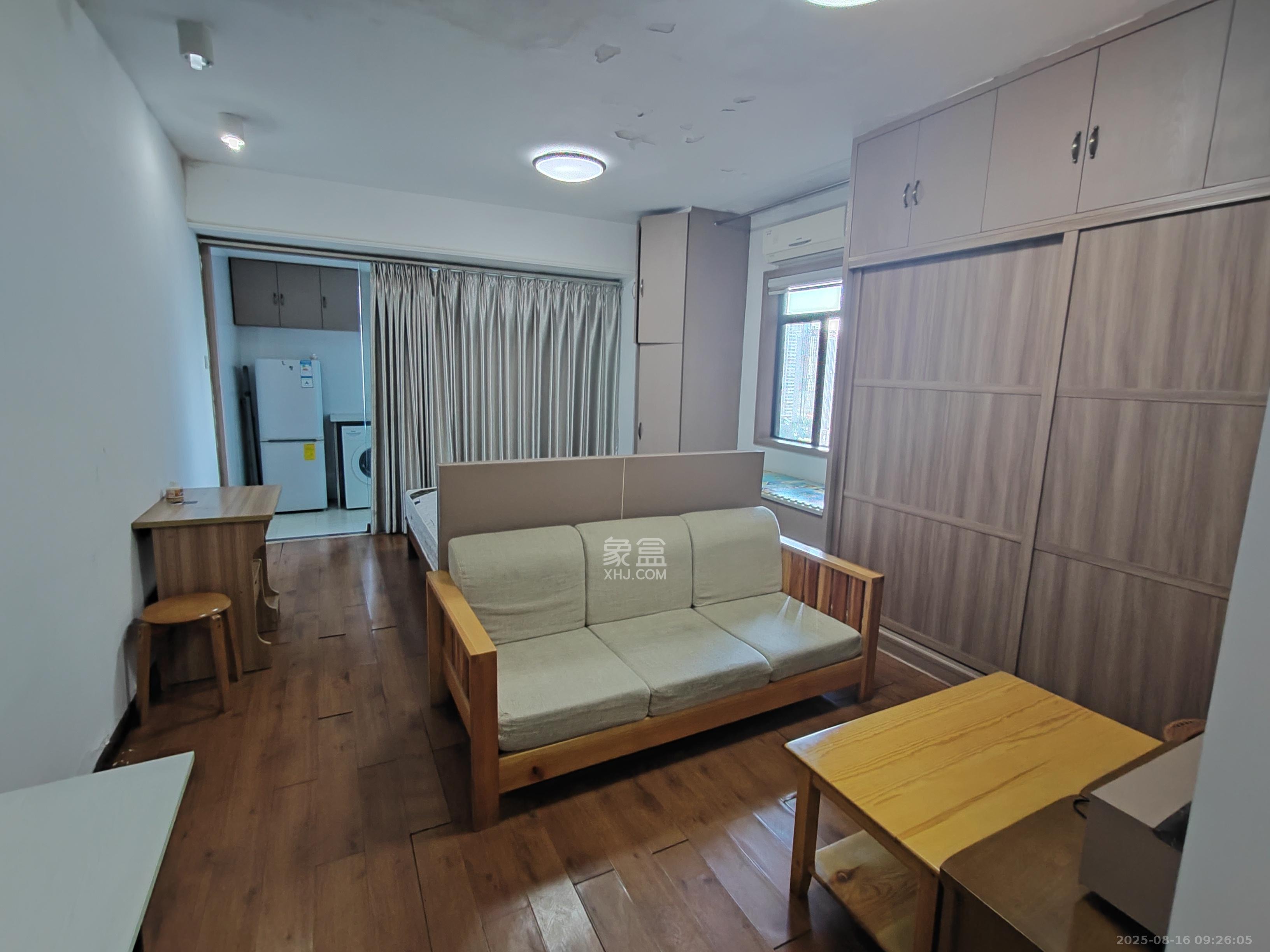 湘域城邦（湘域国际中心）  1室1厅1卫   1900.00元/月