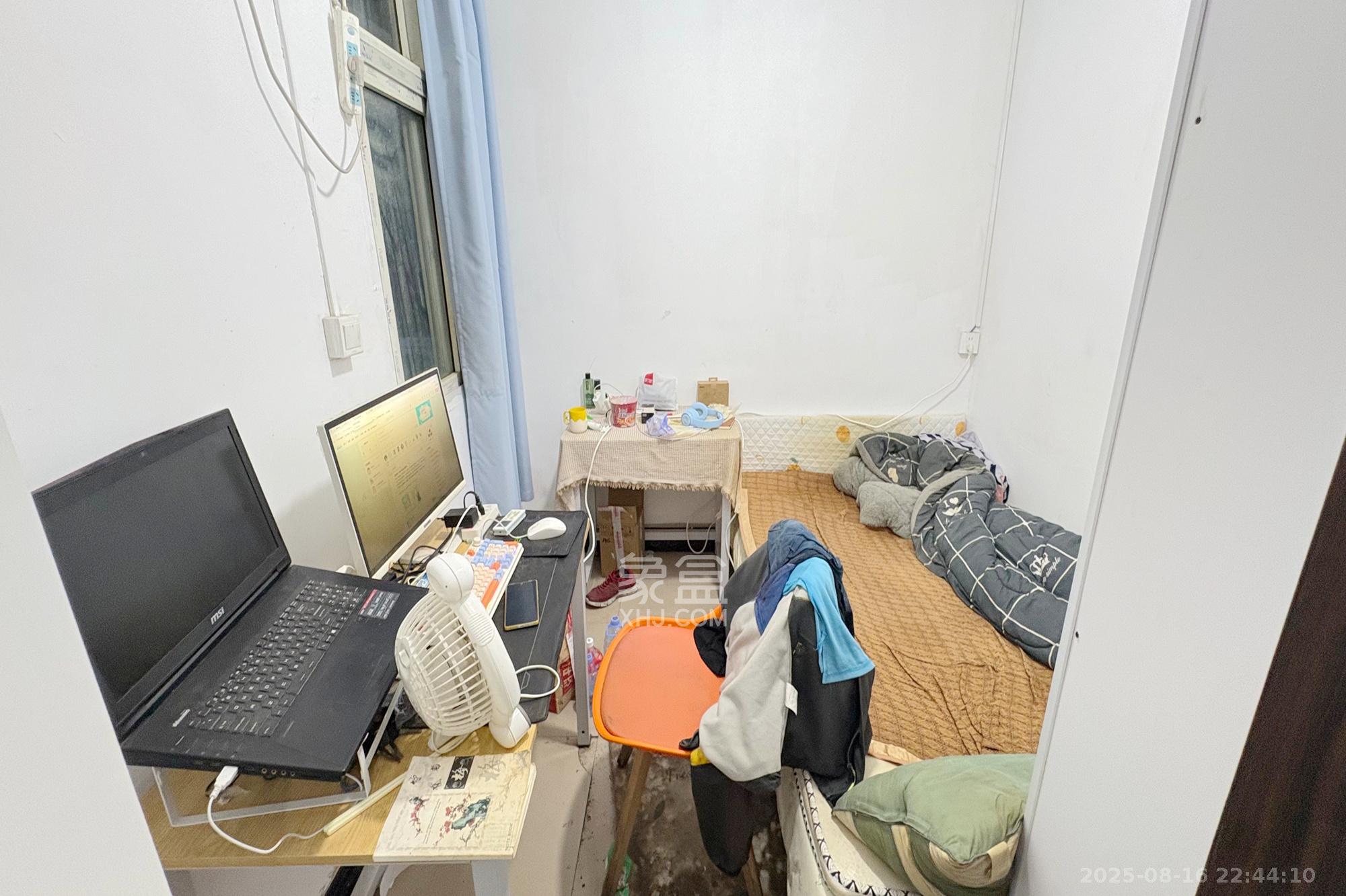 燕山街社区  2室1厅1卫    35.0万 燕山街社区  2室1厅1卫    35.0万卧室