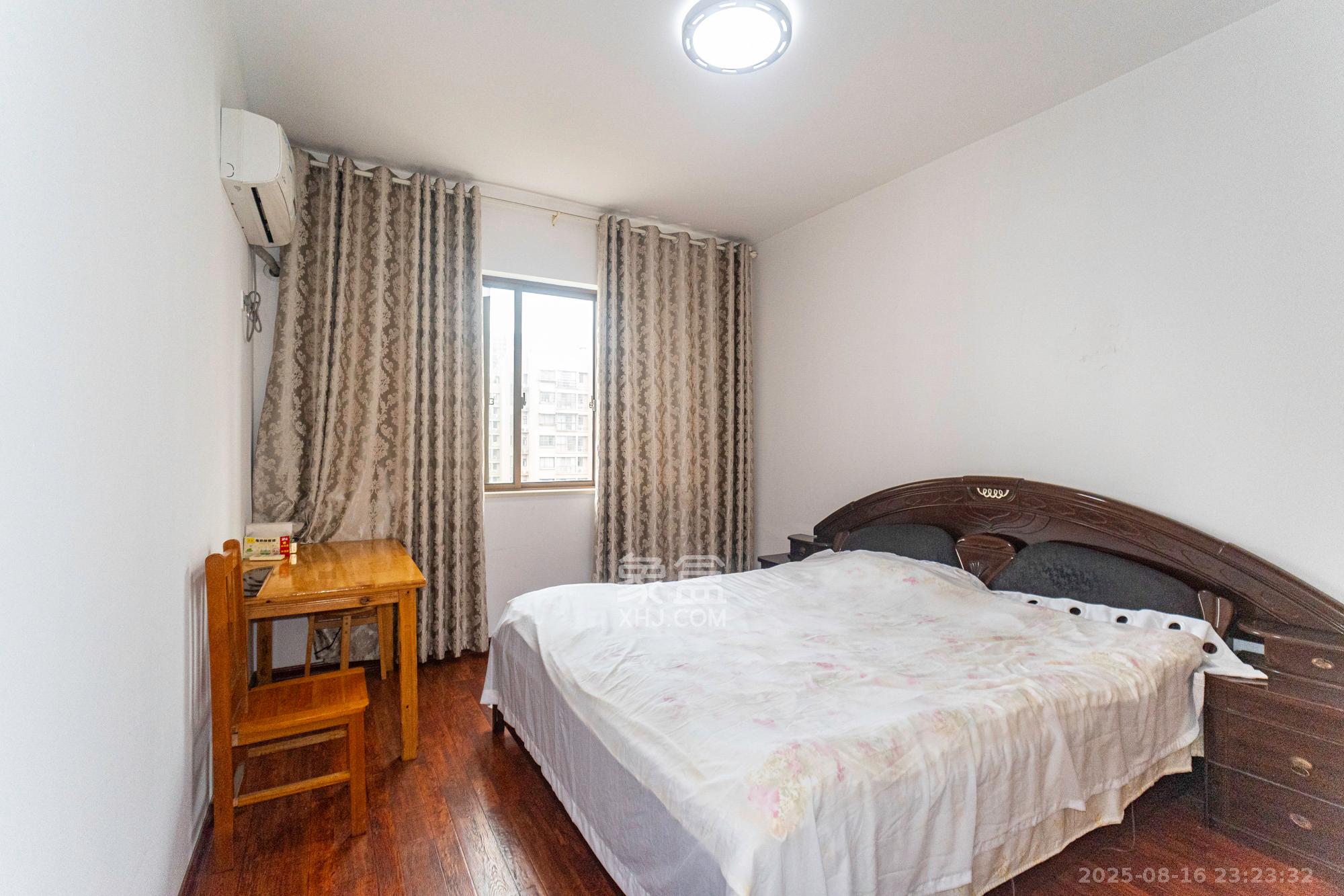 四季星城 3室2厅2卫 61.0万 四季星城 3室2厅2卫 61.0万卧室