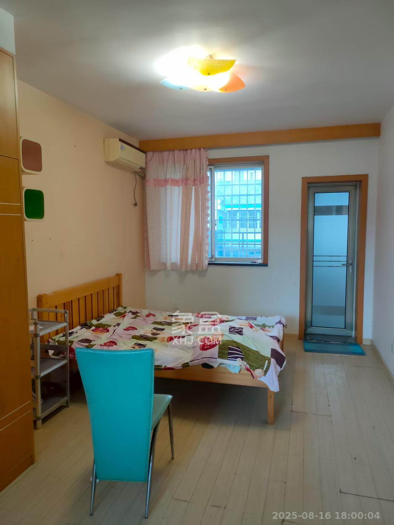 四方小区  3室2厅2卫   2200.00元/月室内图