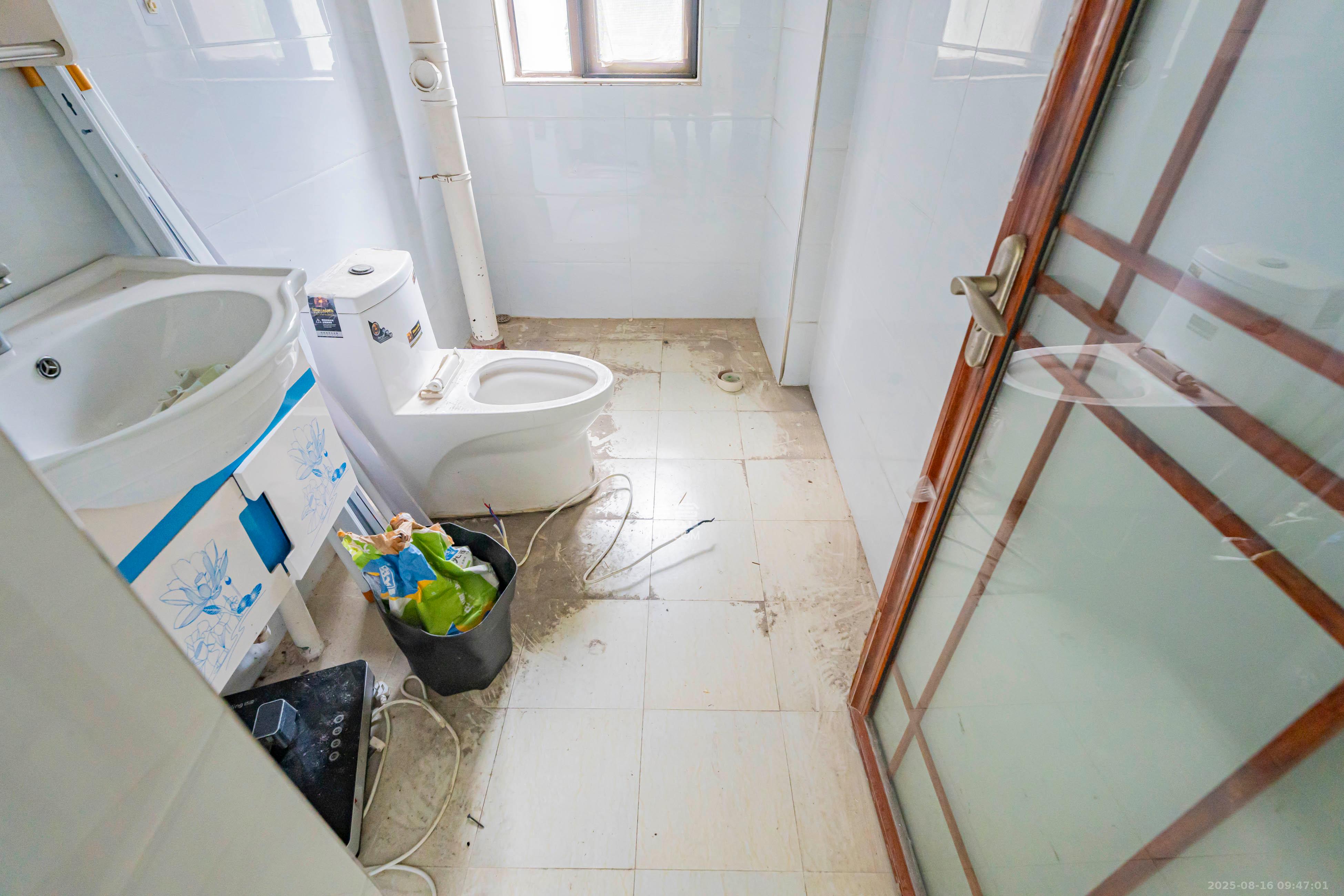 金色溪泉湾  3室2厅2卫    2500.0元/月 金色溪泉湾  3室2厅2卫    2500.0元/月室内图