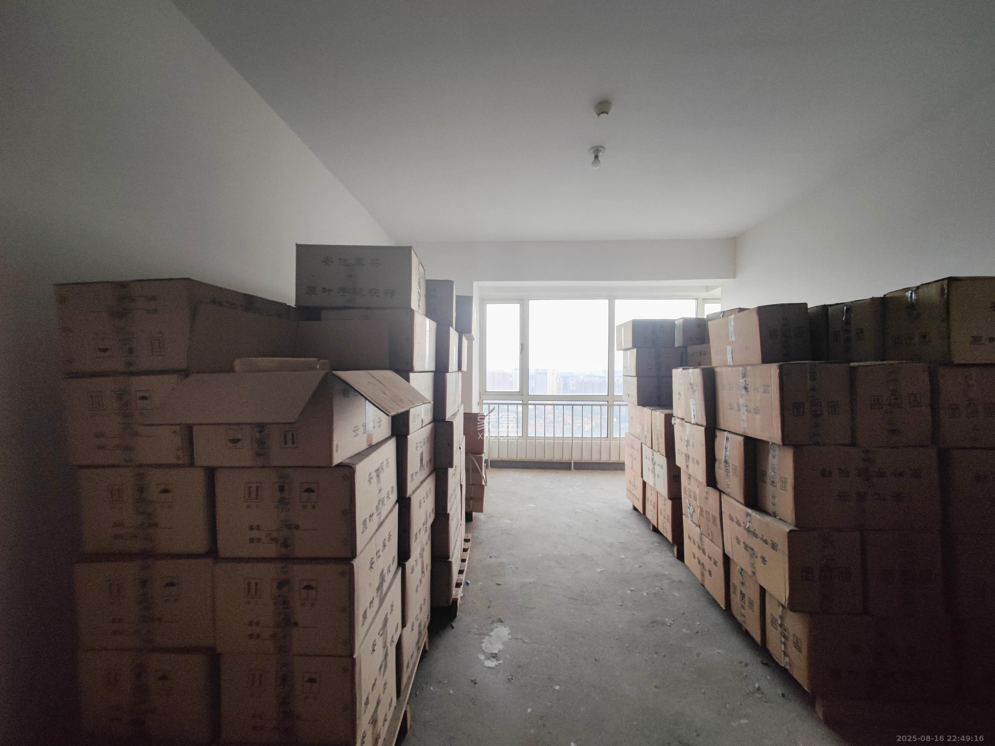 五矿万境水岸二期（五矿万境水岸和苑）  5室2厅2卫   328.00万卧室