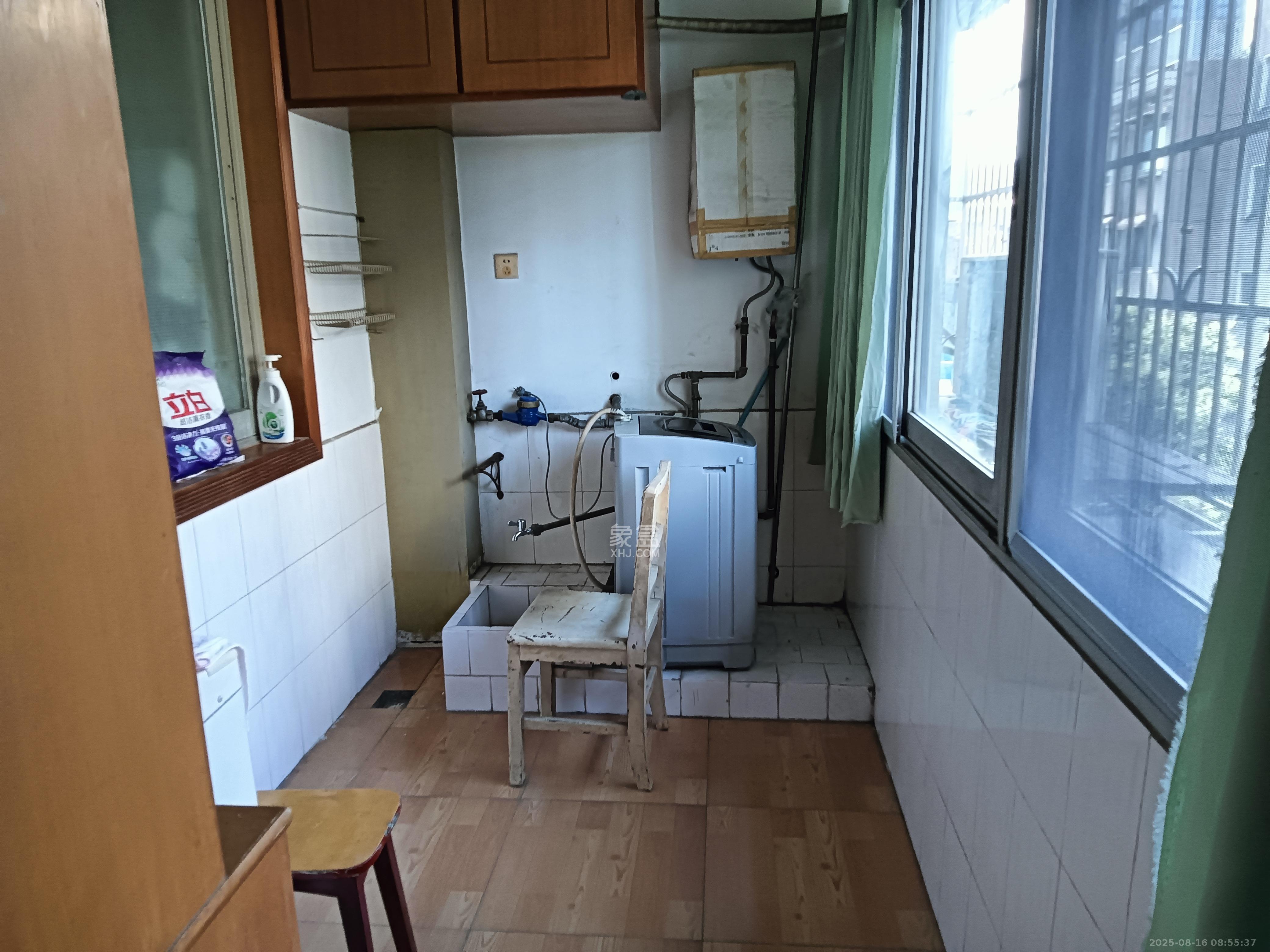 湘雅医学院（湘雅附一北院）  3室2厅2卫    2400.0元/月室内图